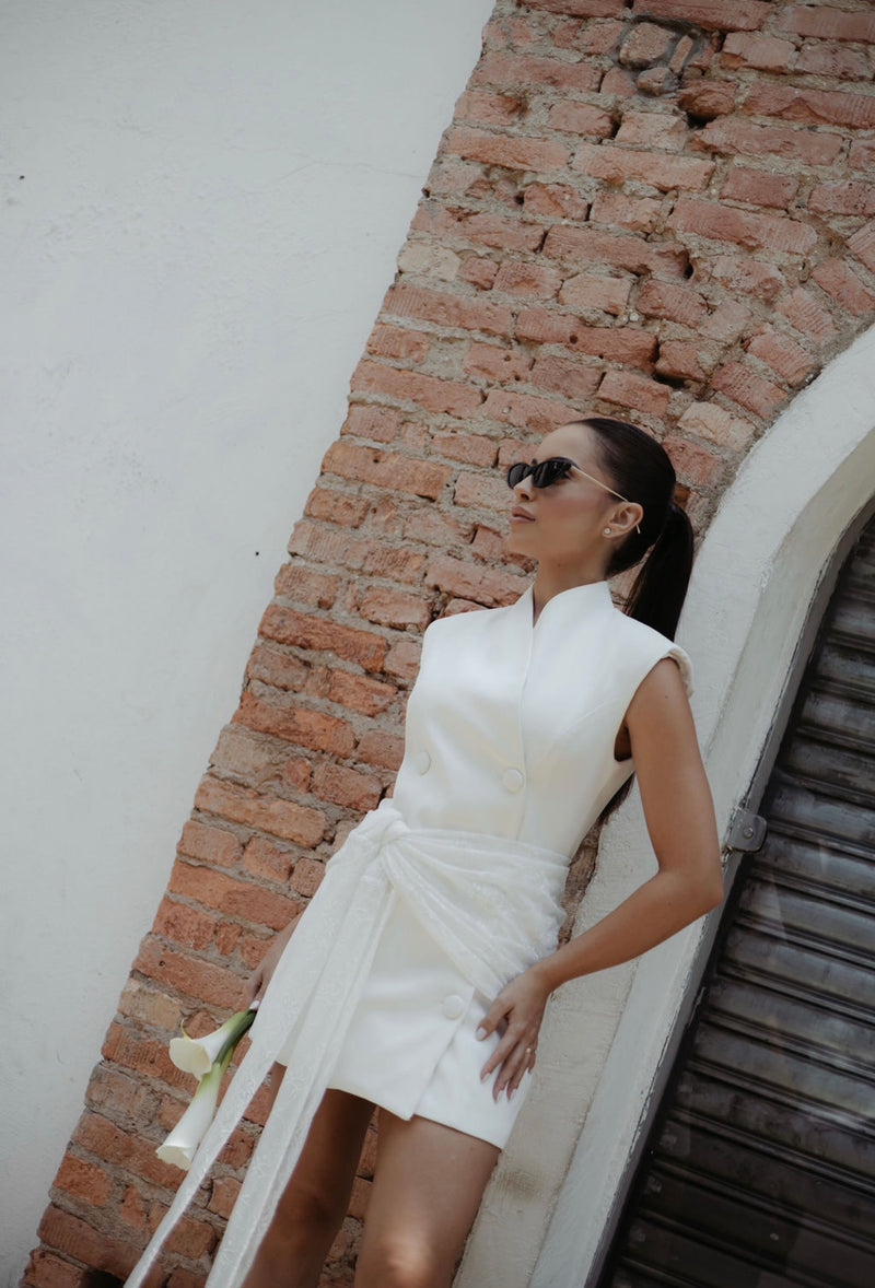 Vestido Colete Alfaiataria Gabriela Off White Ällie (PRÉ-VENDA) - foto adicional 1