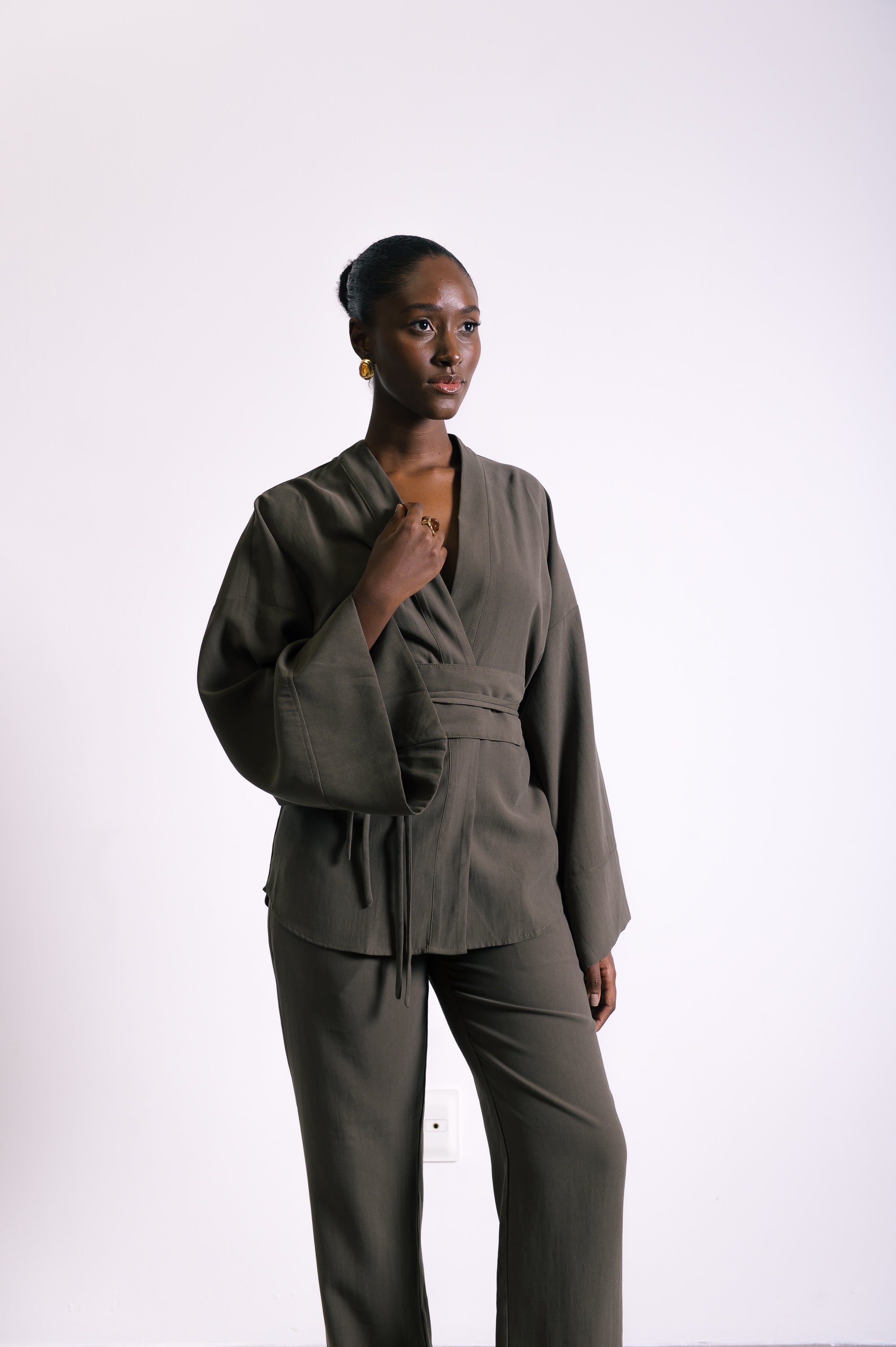Kimono Alfaiataria Iara Verde Seco Ällie
