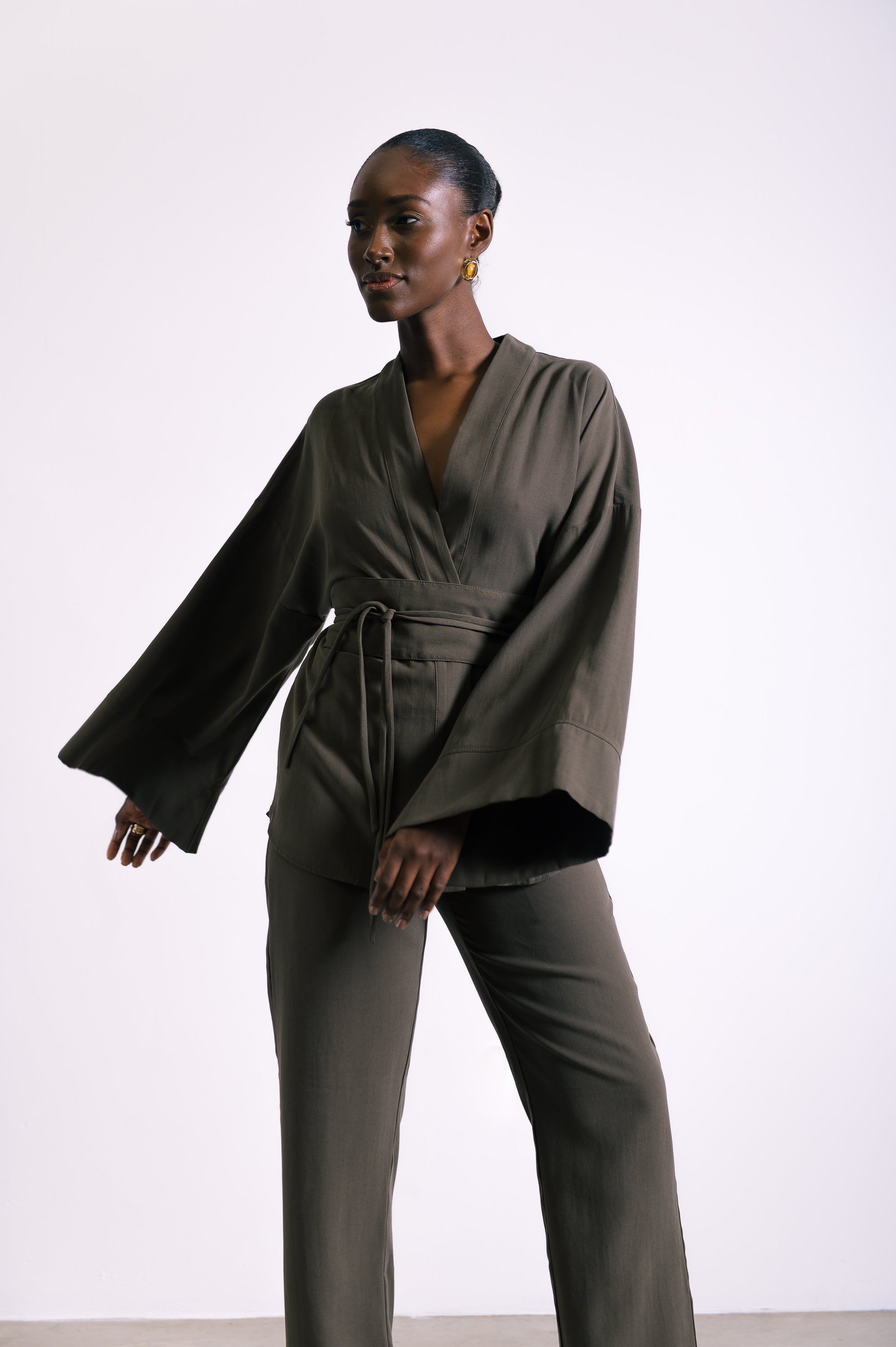 Kimono Alfaiataria Iara Verde Seco Ällie