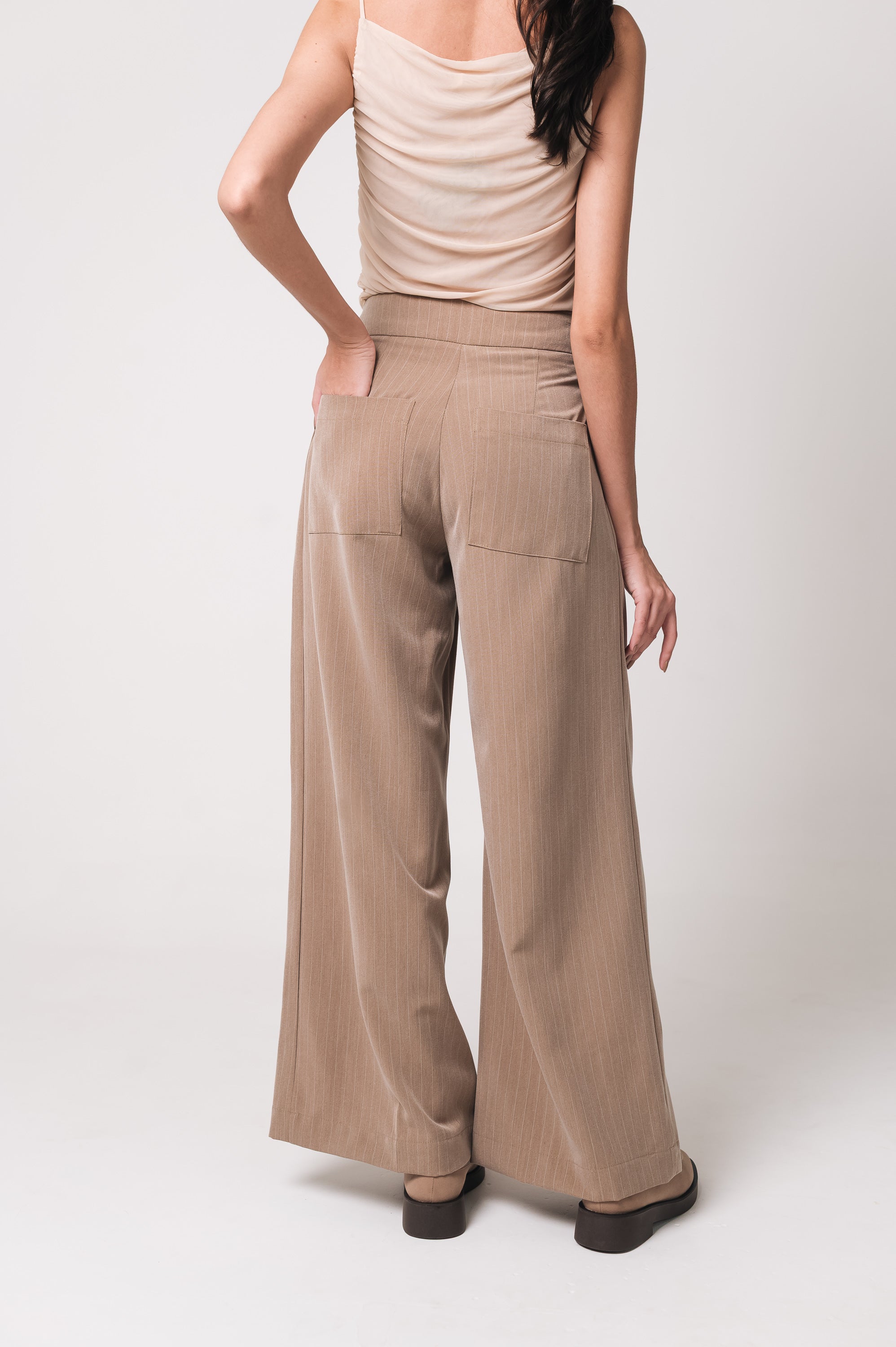 Calça Pantalona Clementine Risca de Giz Capuccino