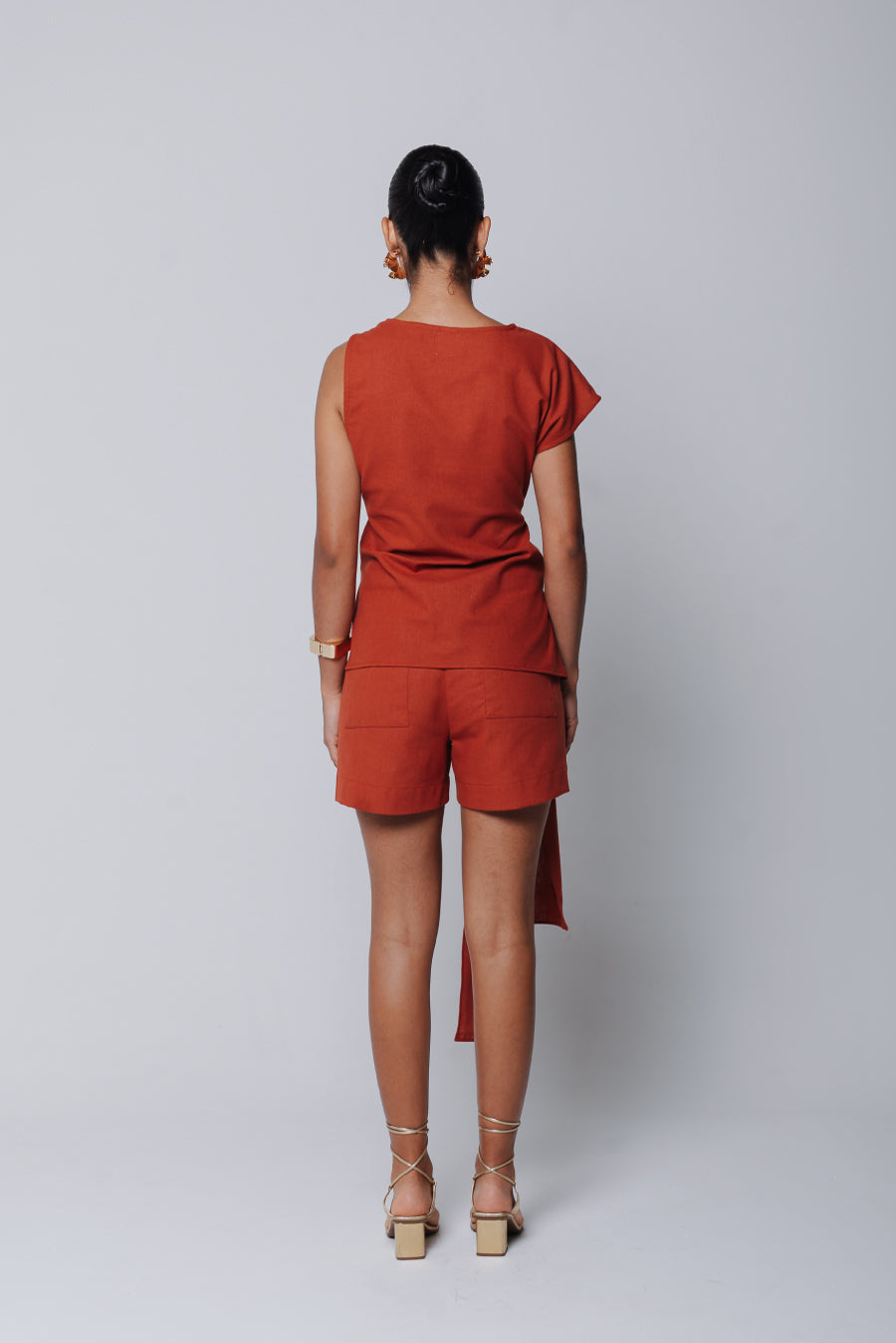 Short Fran Linho Vermelho Terra