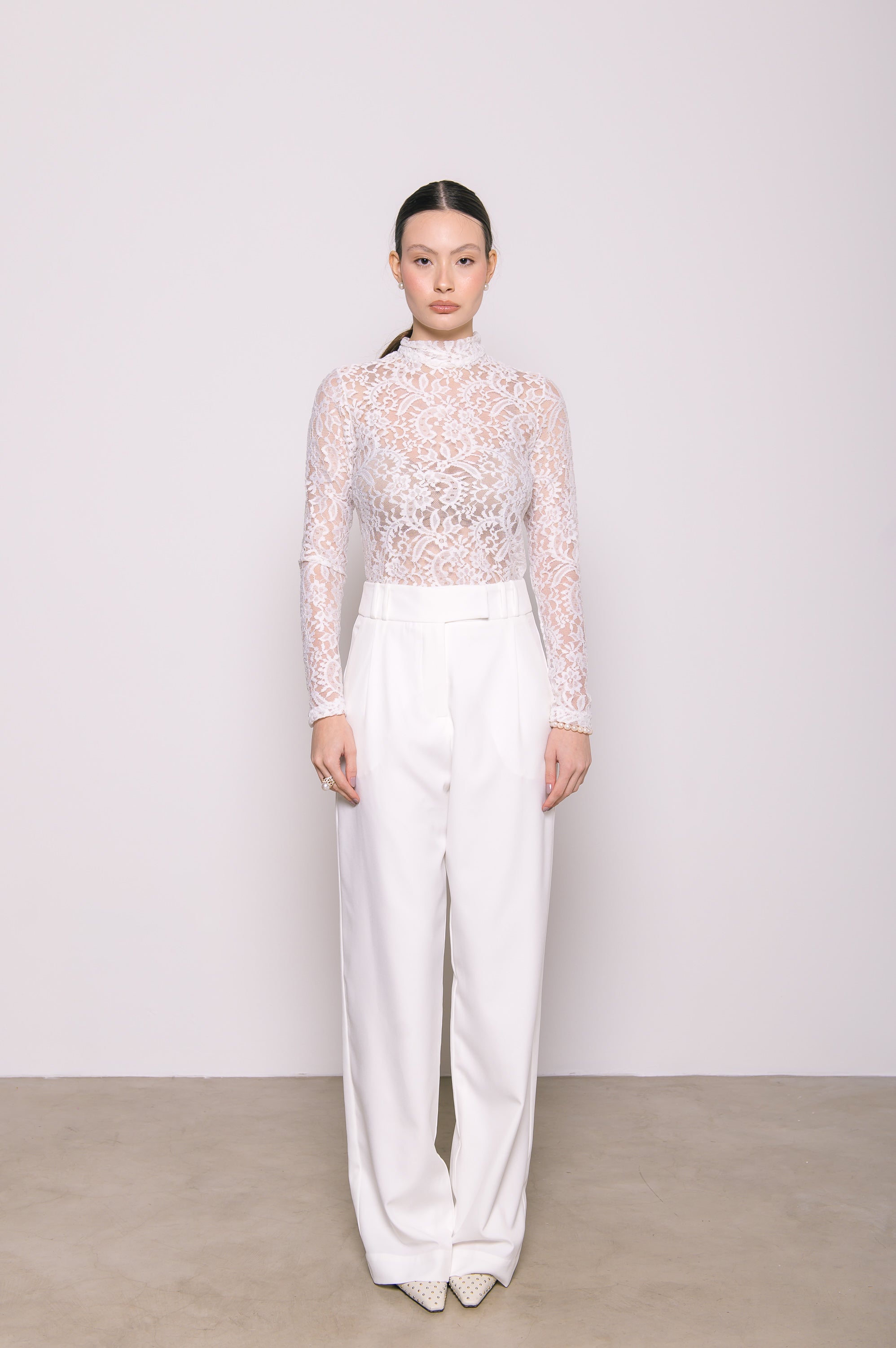 Blusa Gola Alta Renda Ametista Off White Ällie