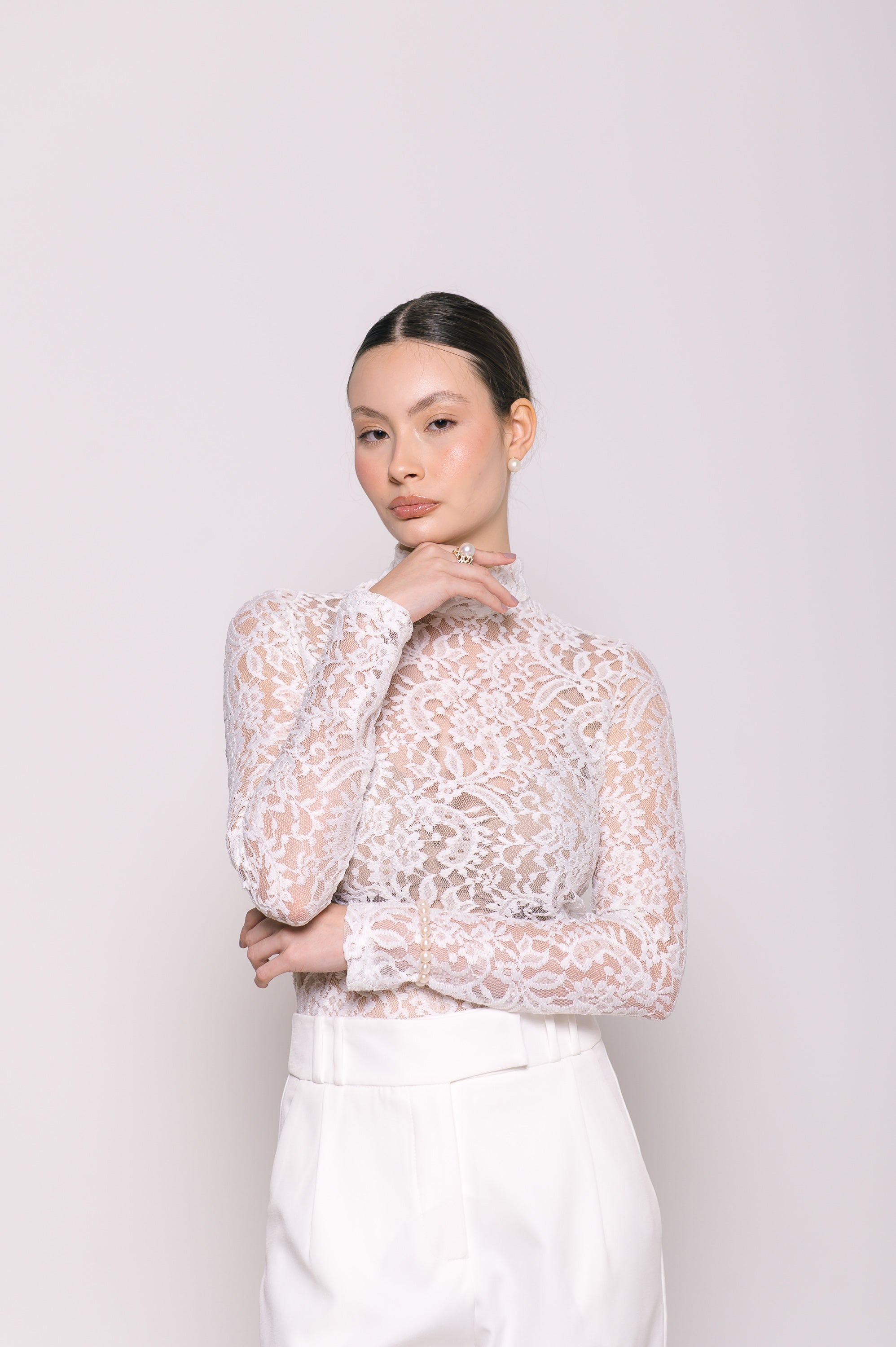 Blusa Gola Alta Renda Ametista Off White Ällie
