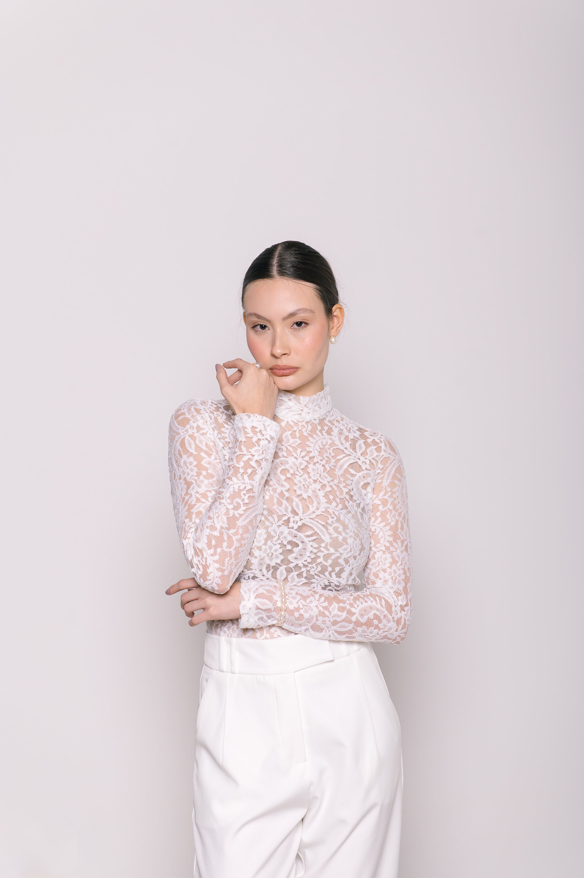 Blusa Gola Alta Renda Ametista Off White Ällie