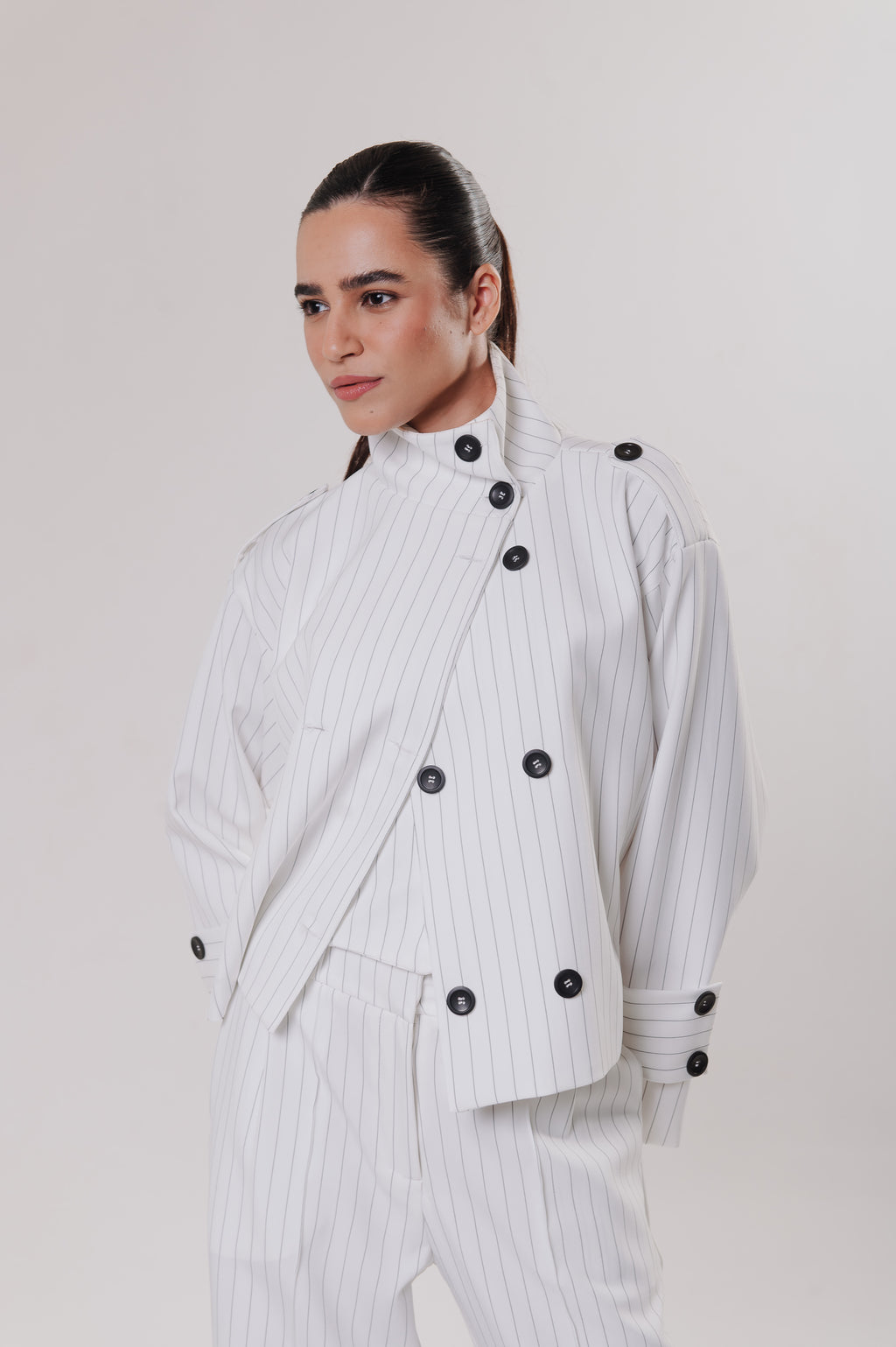 Trench Coat Alfaiataria Miranda Risca Off White Ällie (PRÉ-VENDA)