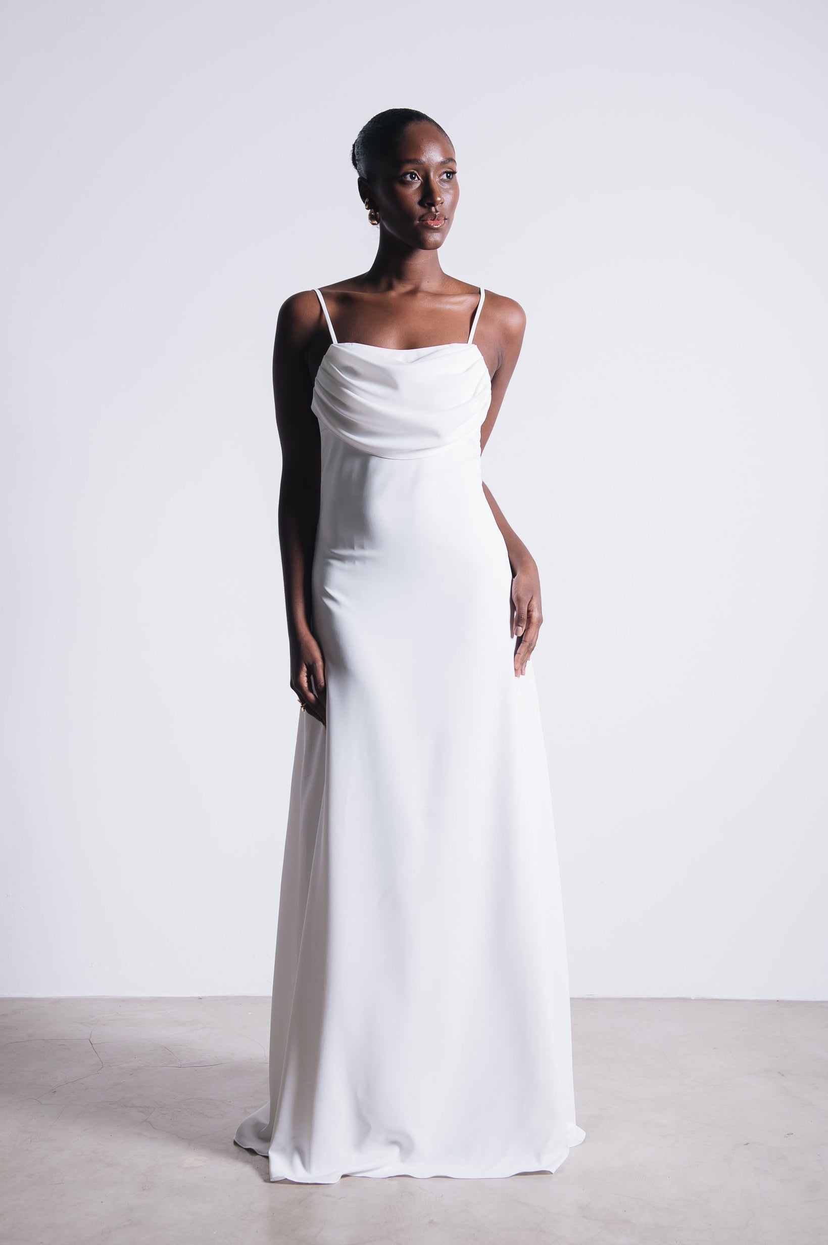 Vestido De Noiva Longo Fluido Zélia Off White Ällie