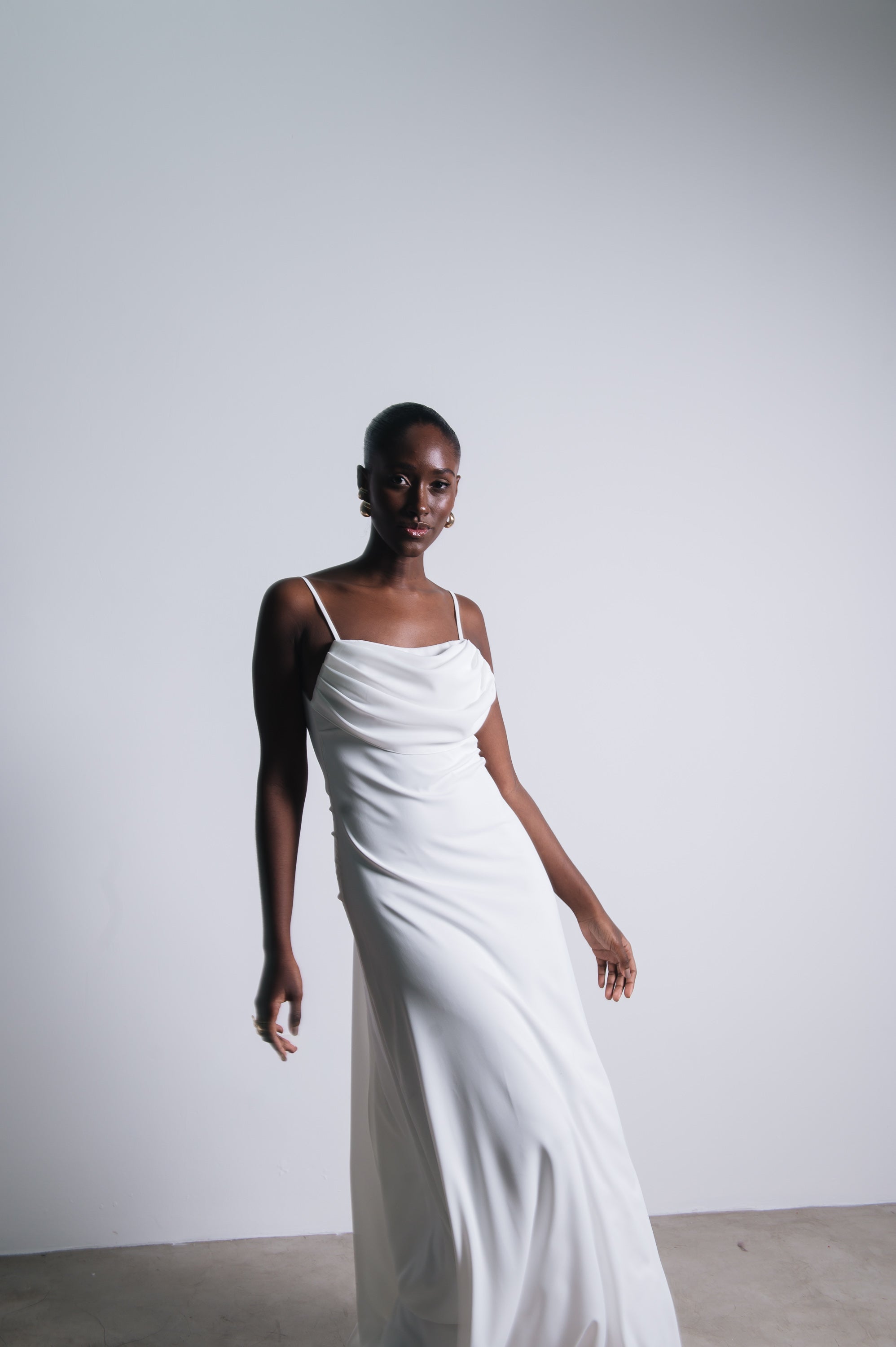 Vestido De Noiva Longo Fluido Zélia Off White Ällie