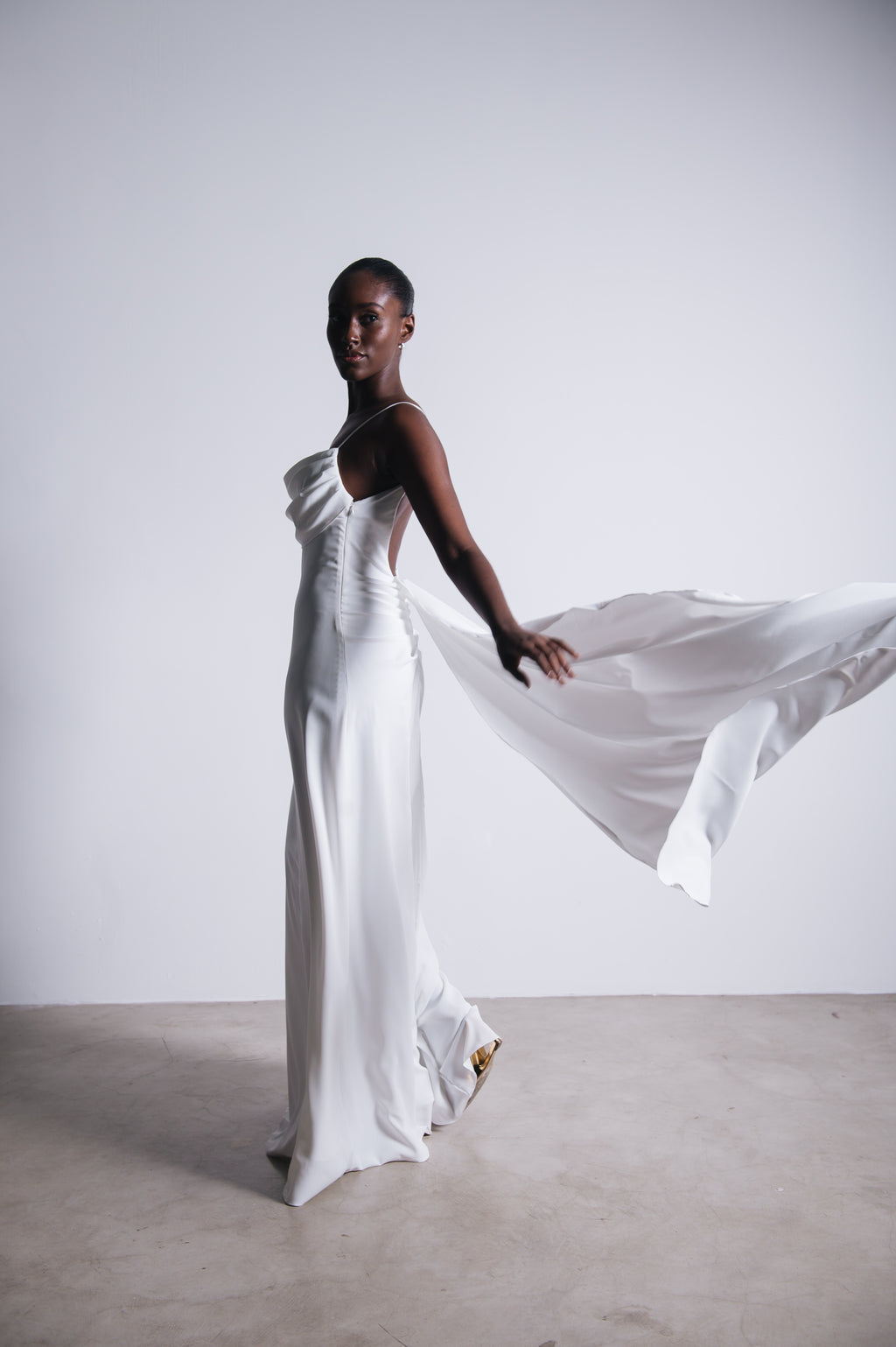 Vestido De Noiva Longo Fluido Zélia Off White Ällie