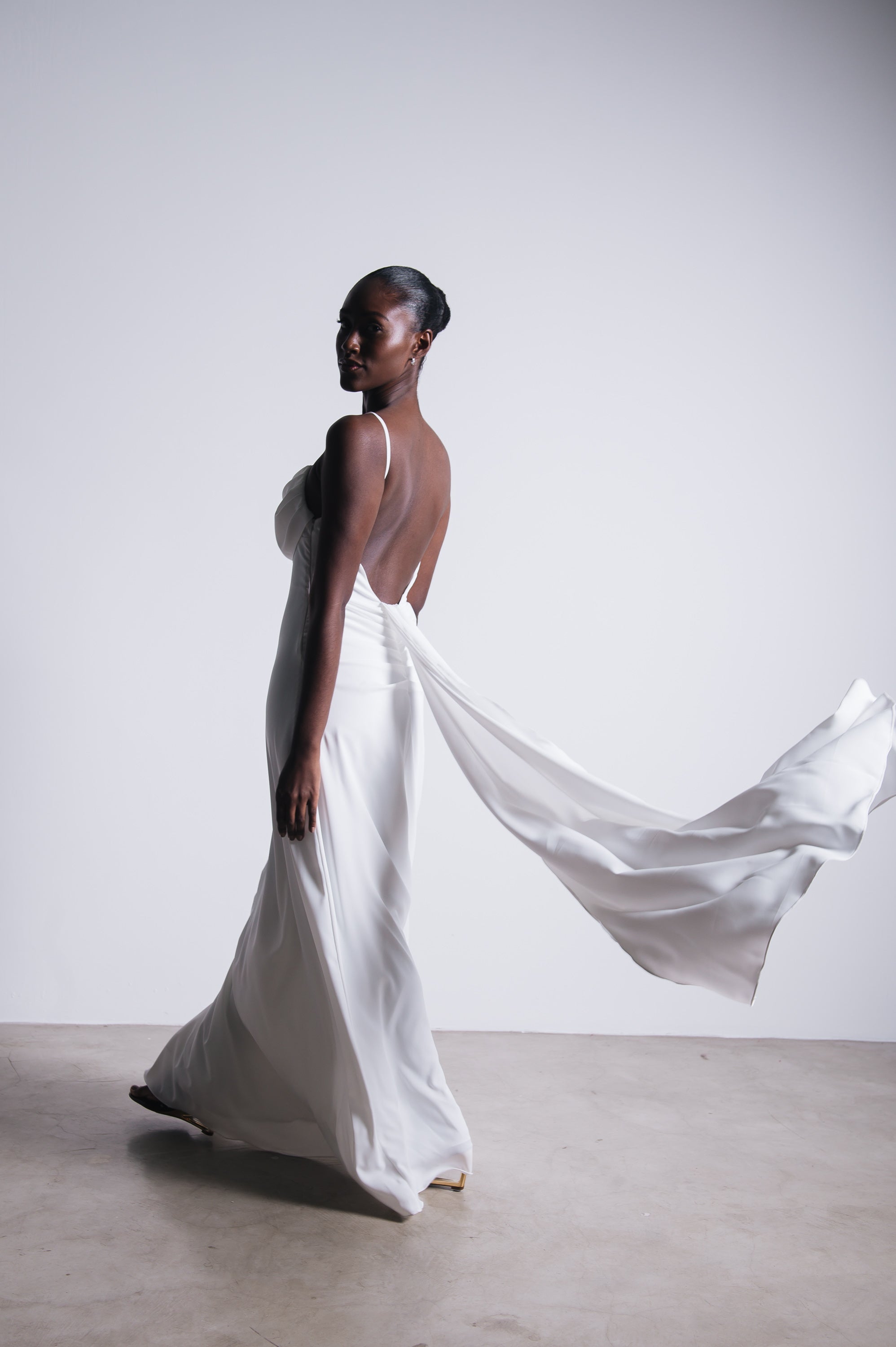 Vestido De Noiva Longo Fluido Zélia Off White Ällie