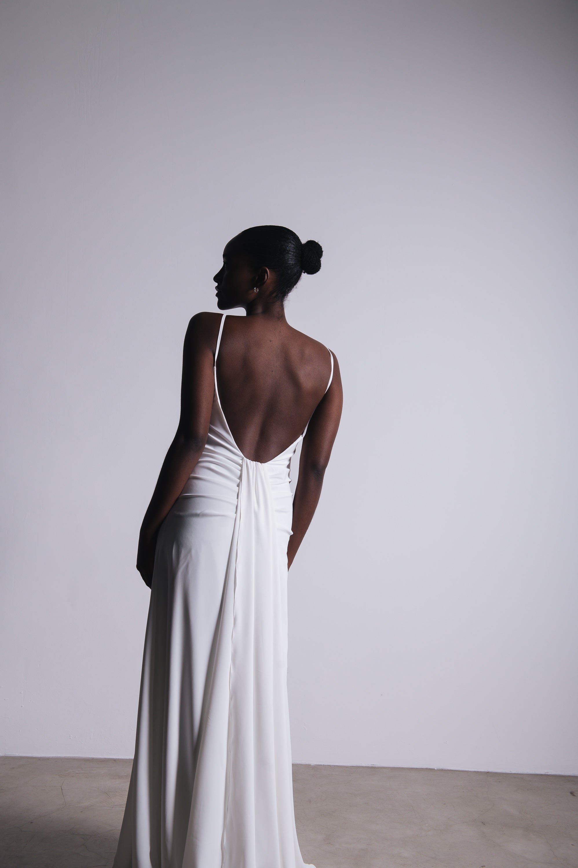 Vestido De Noiva Longo Fluido Zélia Off White Ällie