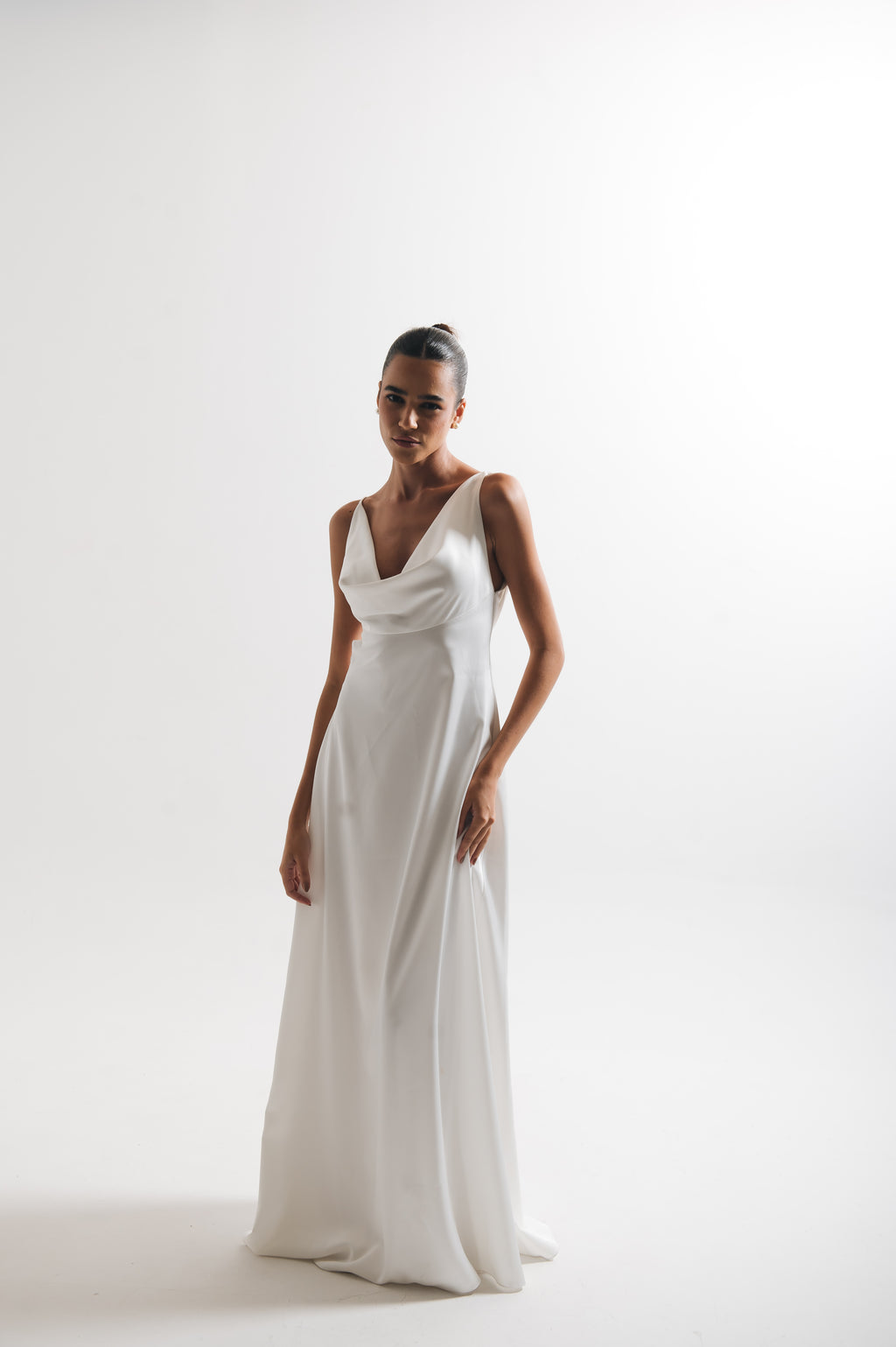 Vestido Longo Decote Degagê Júlia Off White Ällie