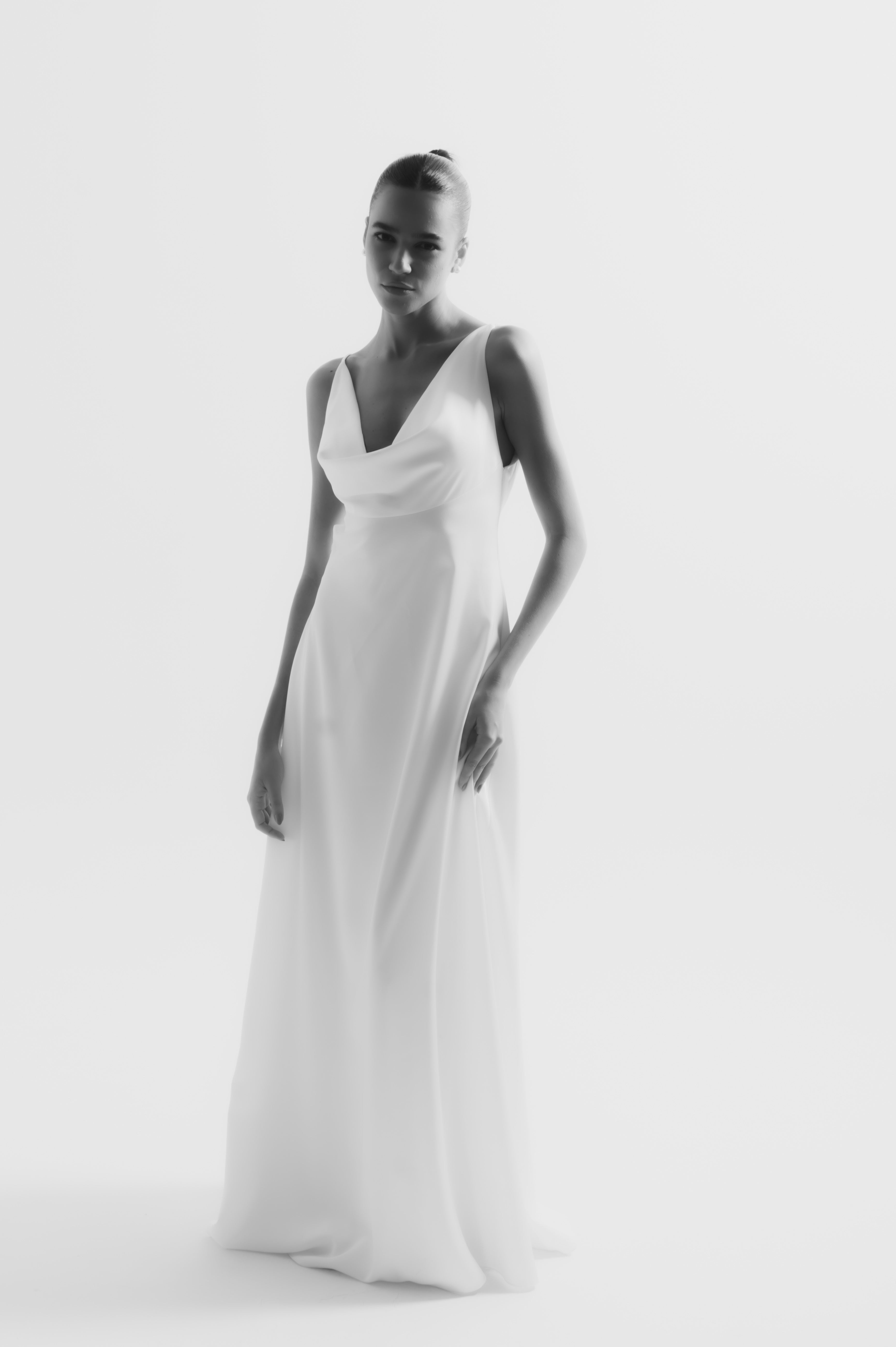 Vestido Longo Decote Degagê Júlia Off White Ällie