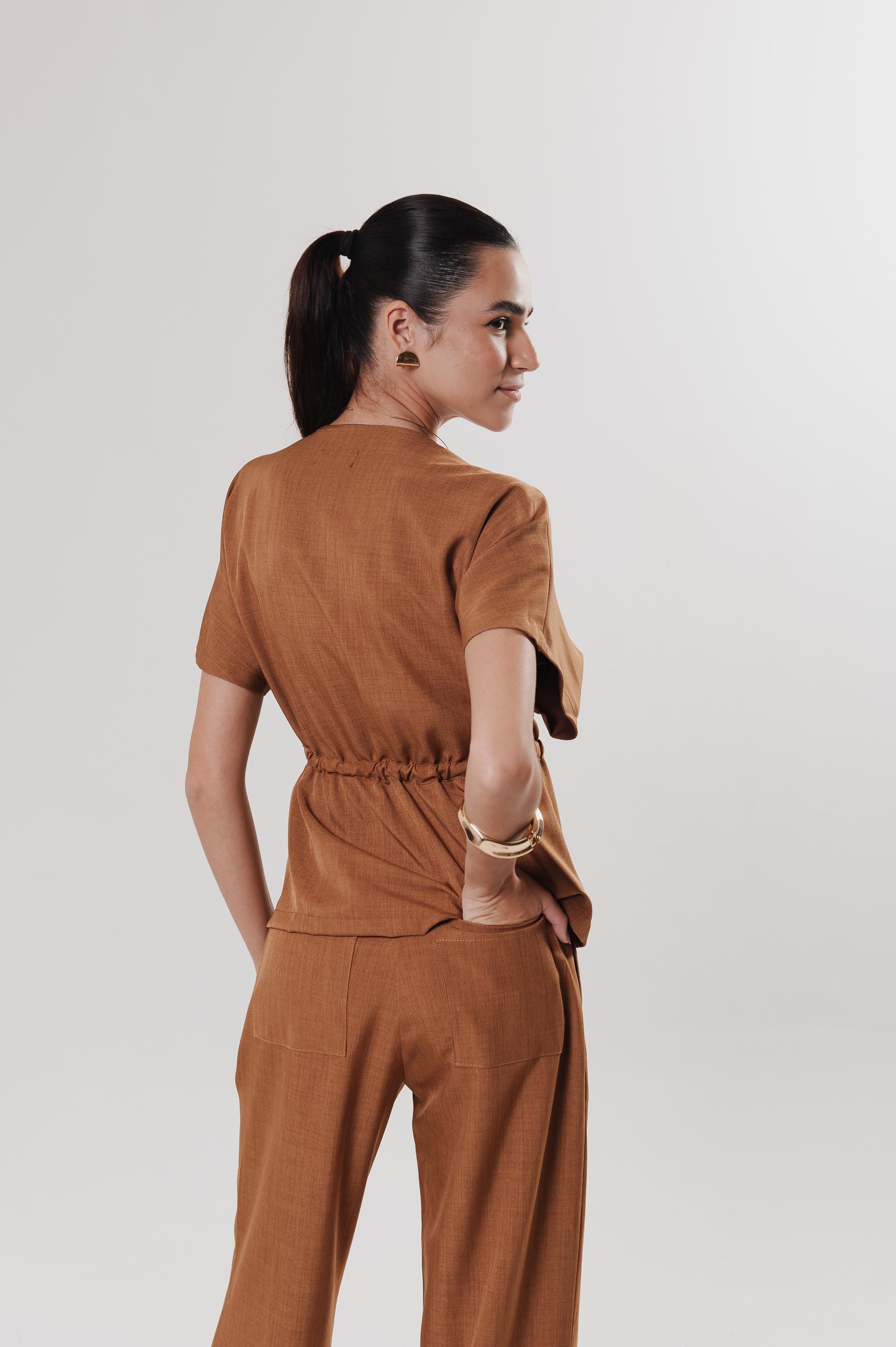 Blusa Alfaiataria Andy Caramelo Ällie