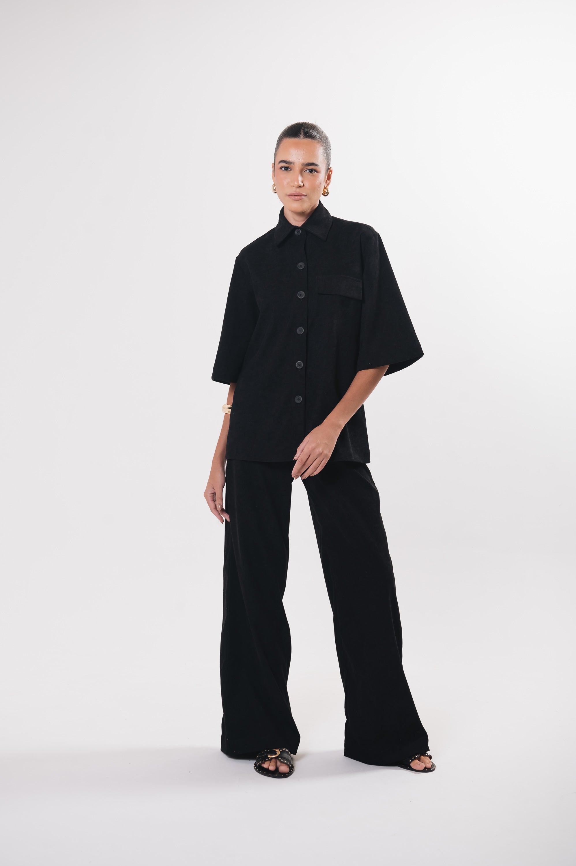 Calça Pantalona Veludo New Safira Preta Ällie