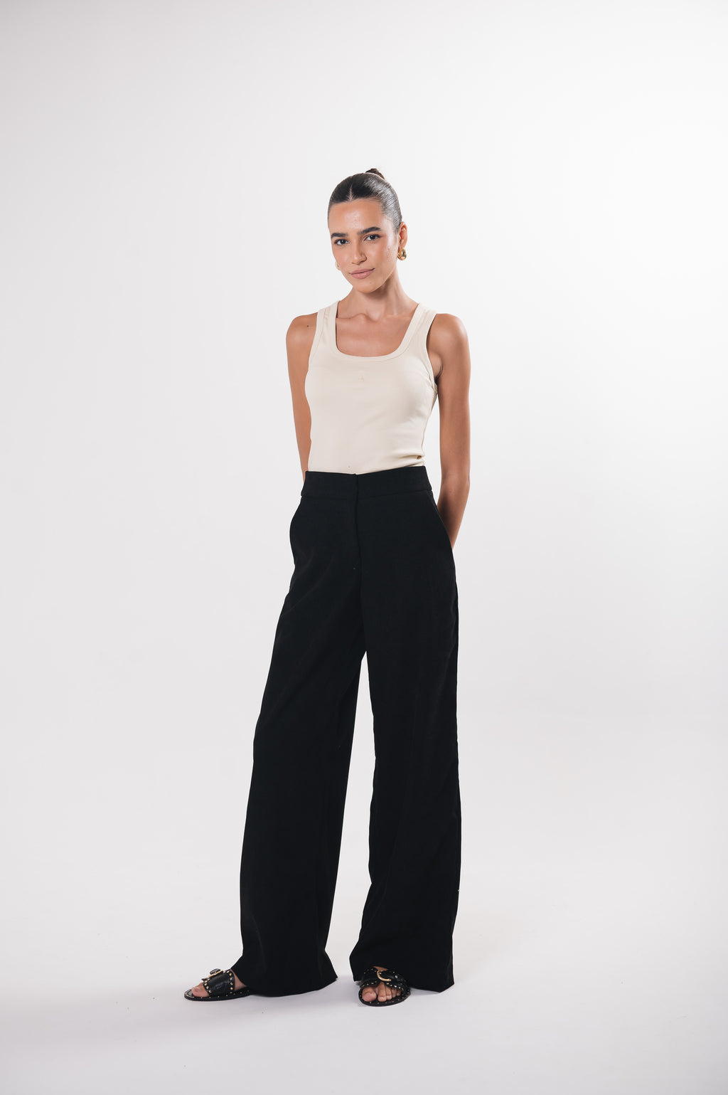 Calça Pantalona Veludo New Safira Preta Ällie