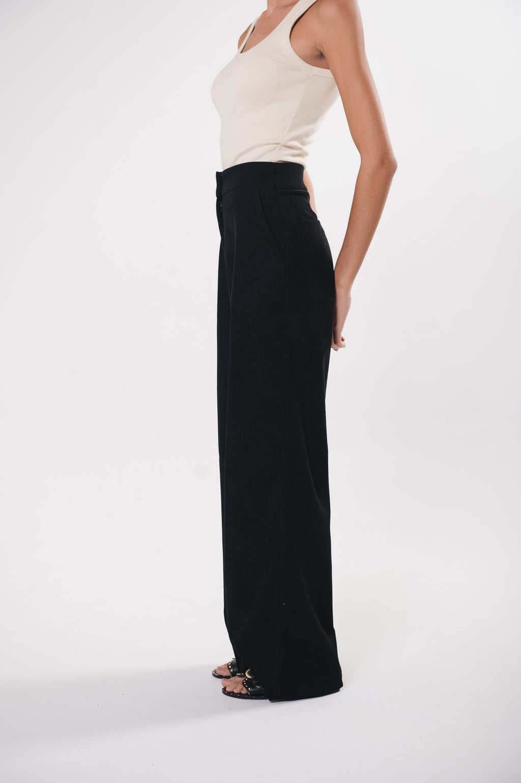 Calça Pantalona Veludo New Safira Preta Ällie
