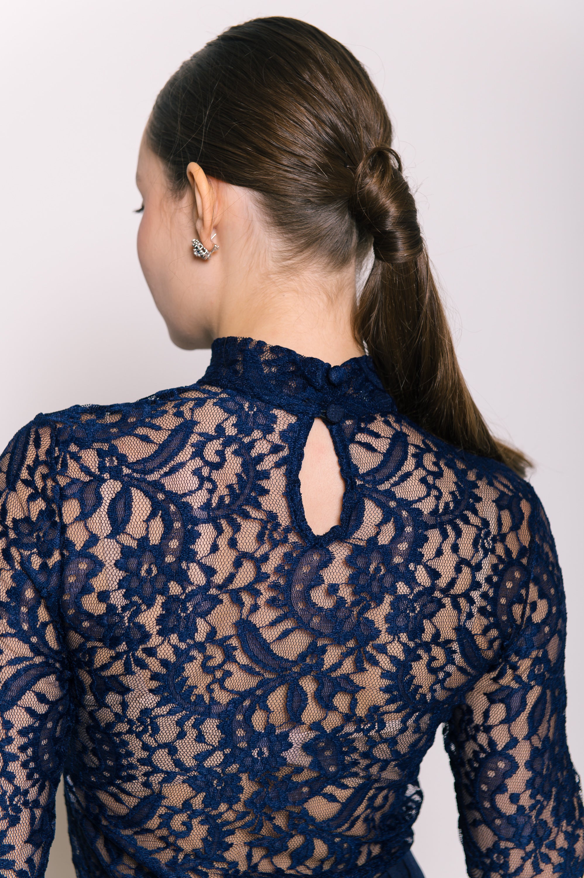Blusa Gola Alta Renda Ametista Azul Marinho Ällie