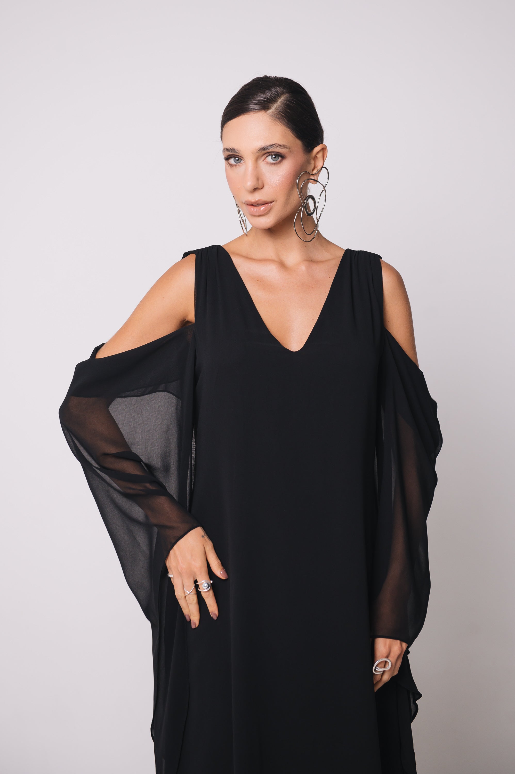 Vestido Fluido Recortes Caetana Preto Ällie