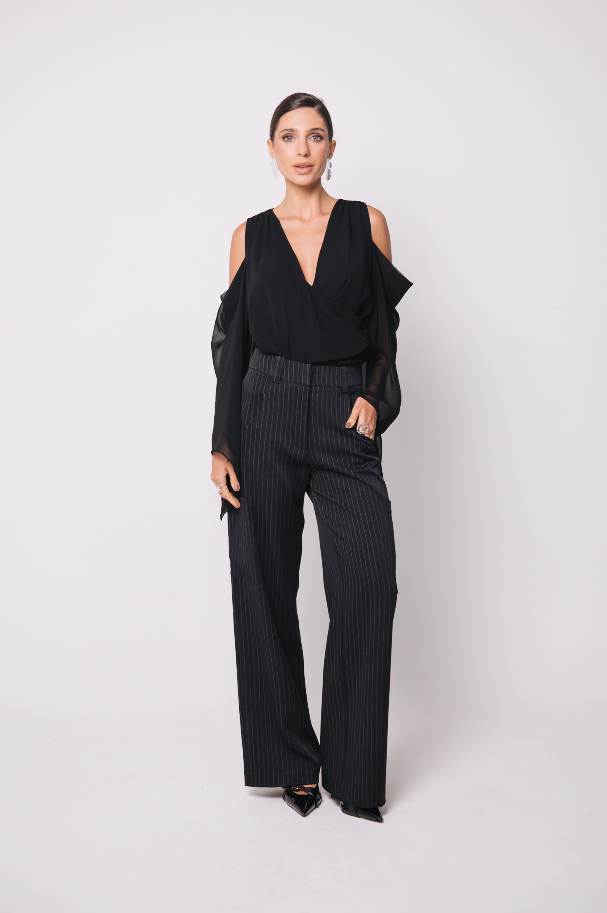 Calça Alfaiataria Geórgia Risca de Giz Preta Ällie