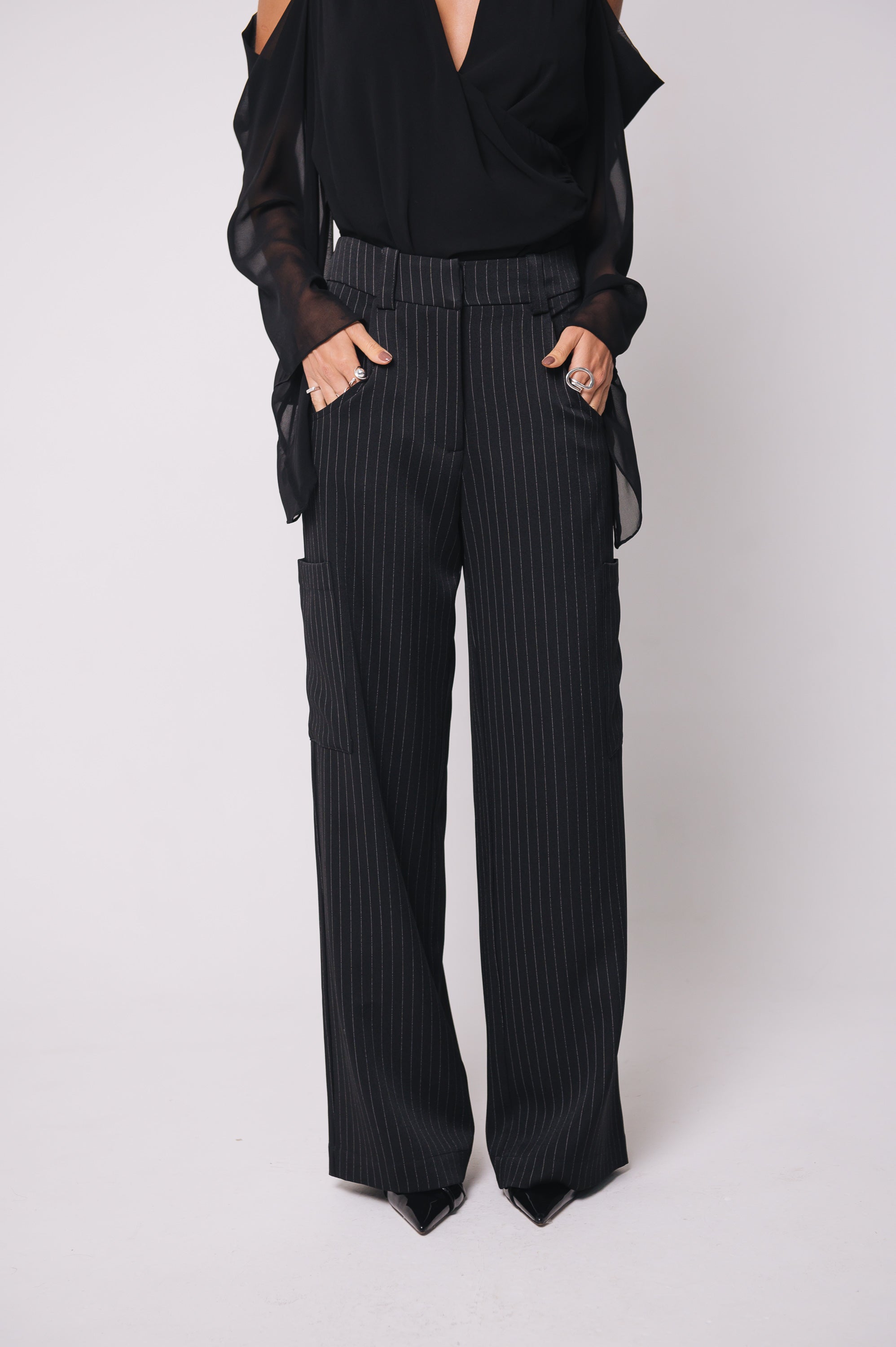 Calça Alfaiataria Geórgia Risca de Giz Preta Ällie