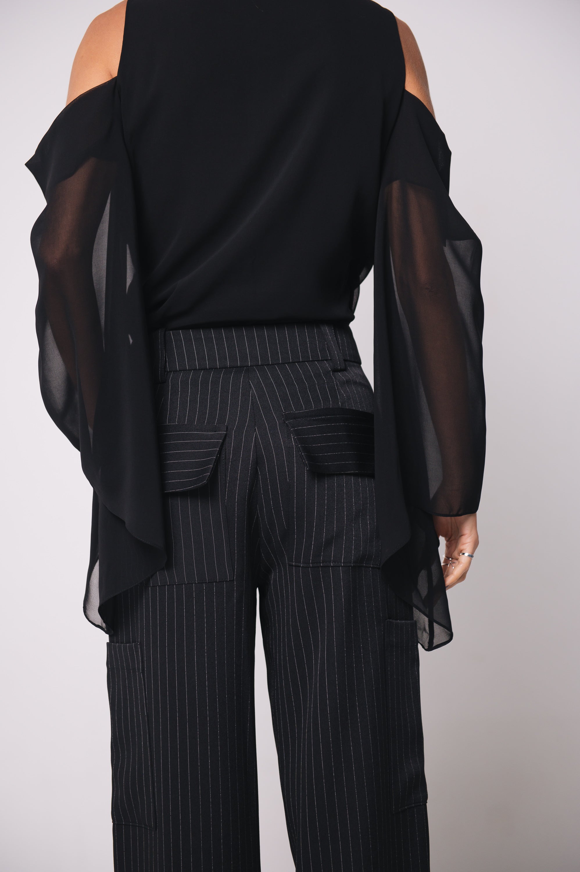 Calça Alfaiataria Geórgia Risca de Giz Preta Ällie