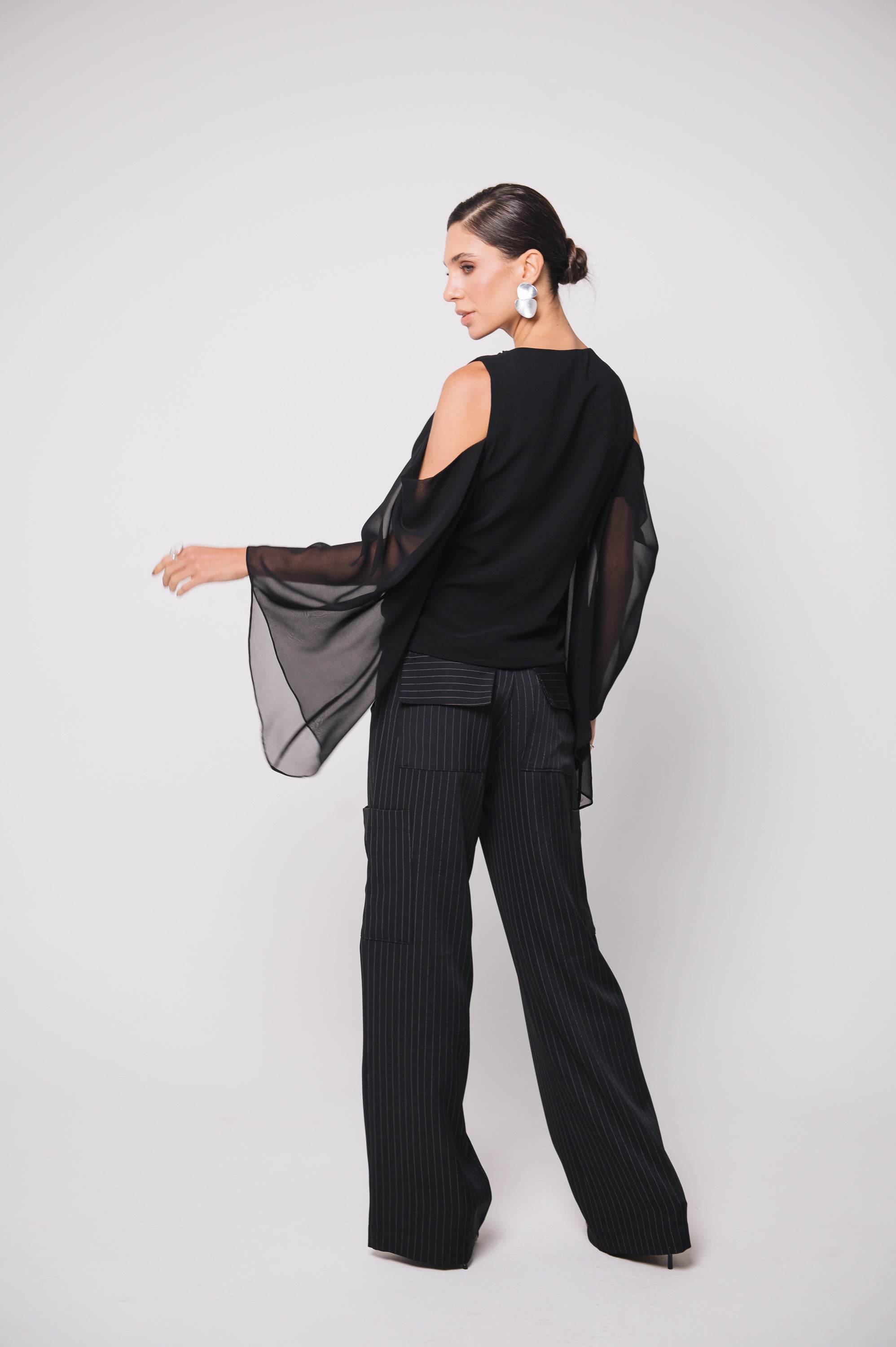 Blusa Fluida Recortes Charlotte Preta Ällie