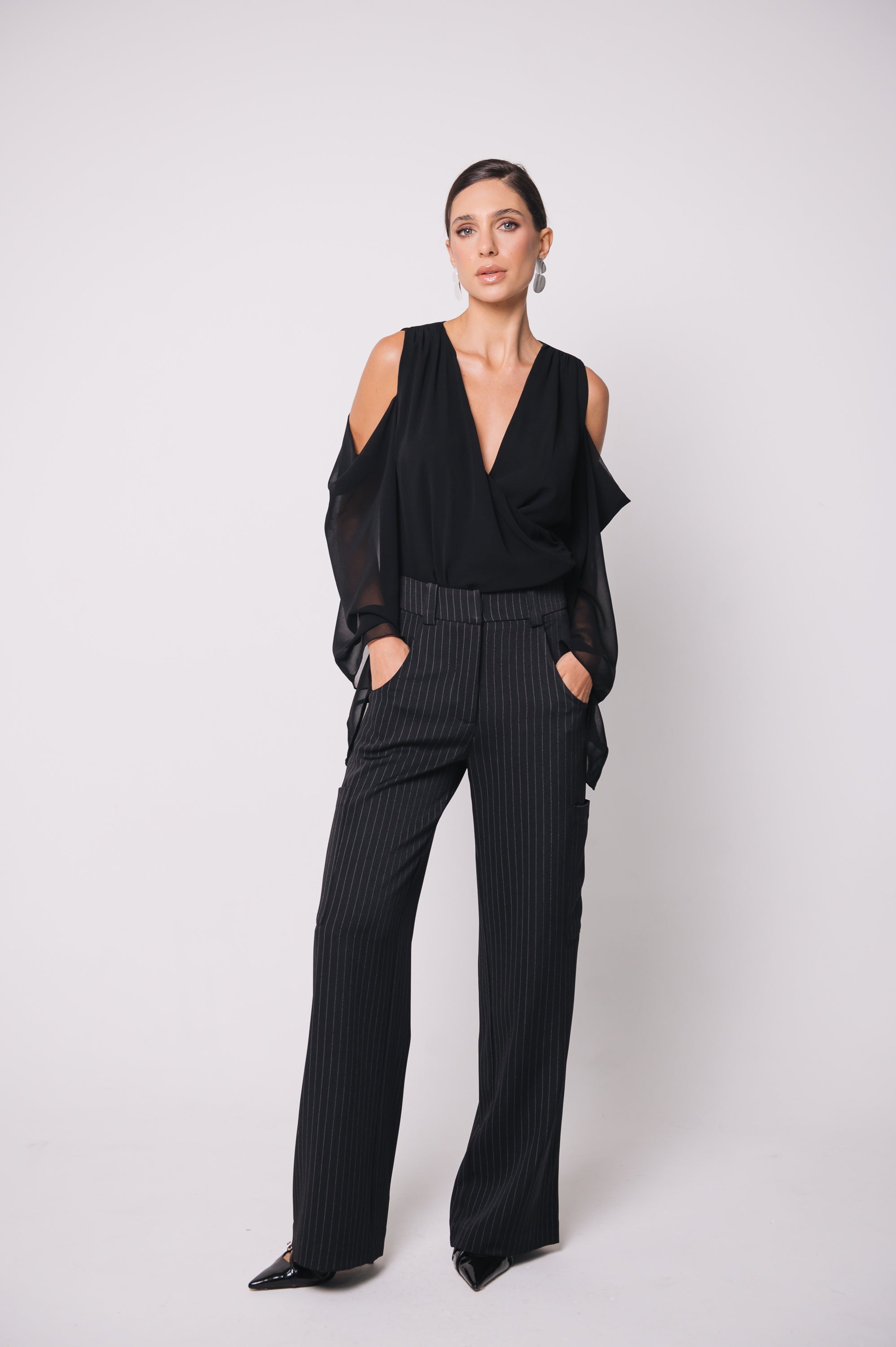 Blusa Fluida Recortes Charlotte Preta Ällie