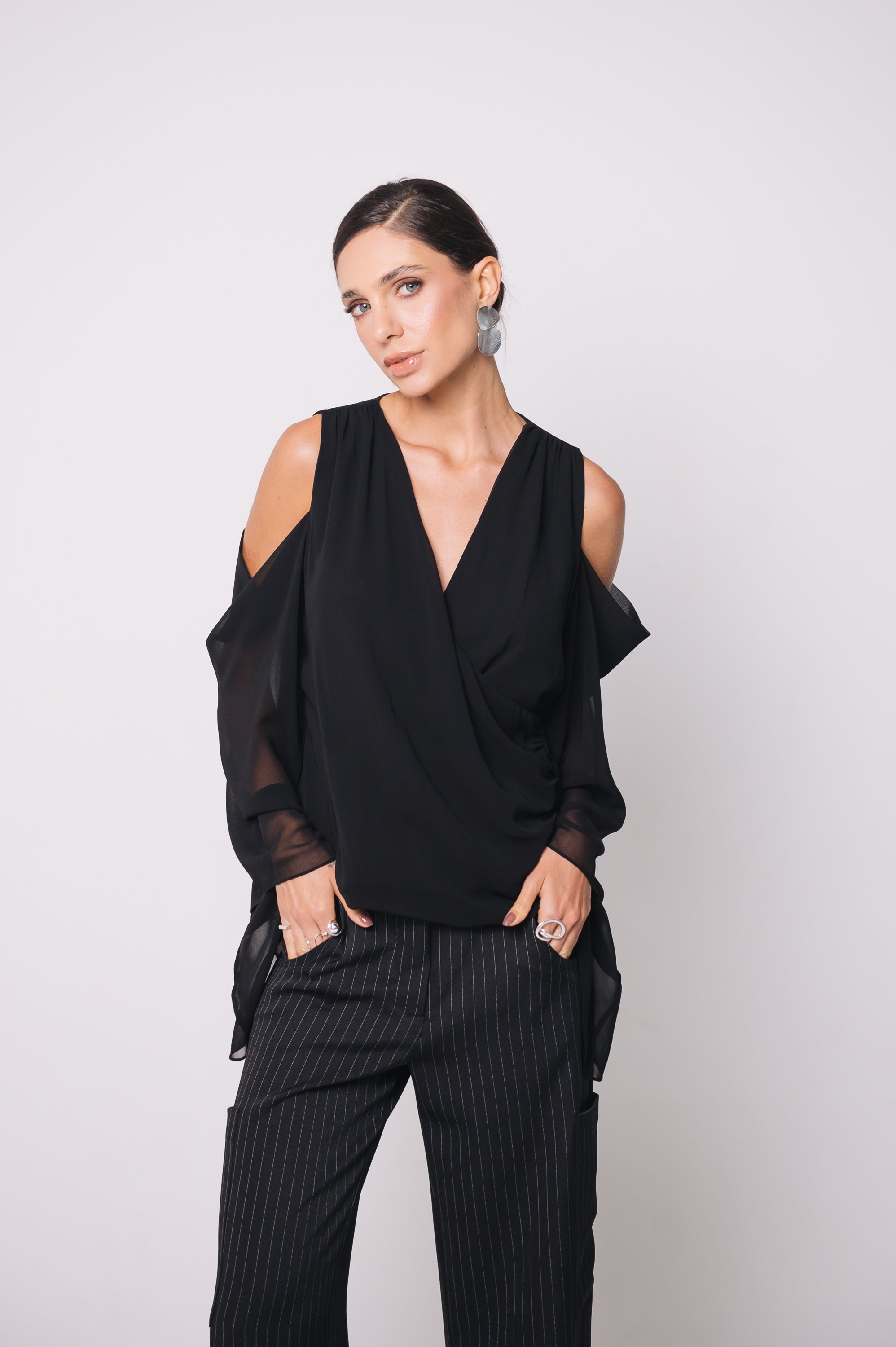 Blusa Fluida Recortes Charlotte Preta Ällie