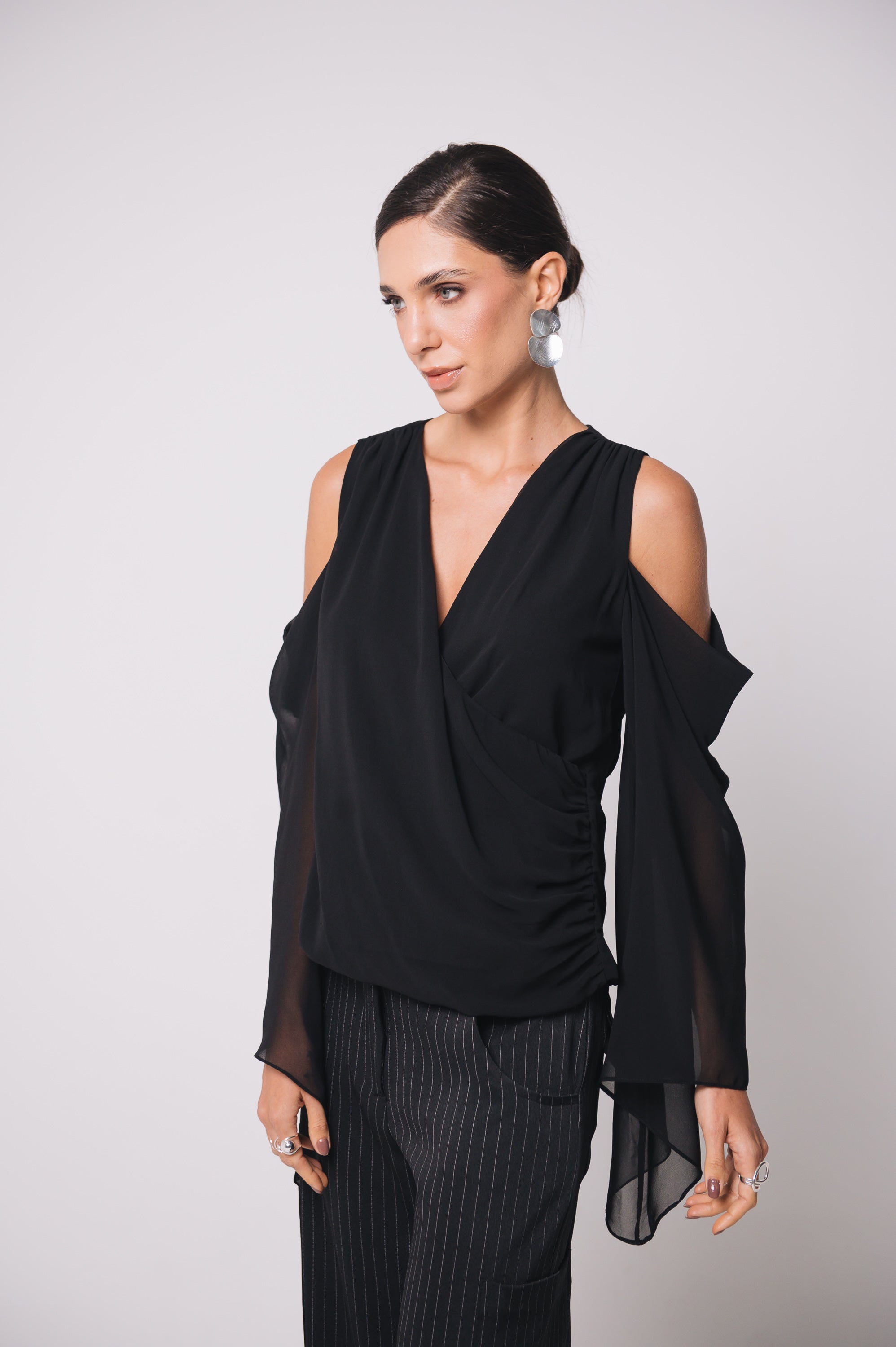 Blusa Fluida Recortes Charlotte Preta Ällie