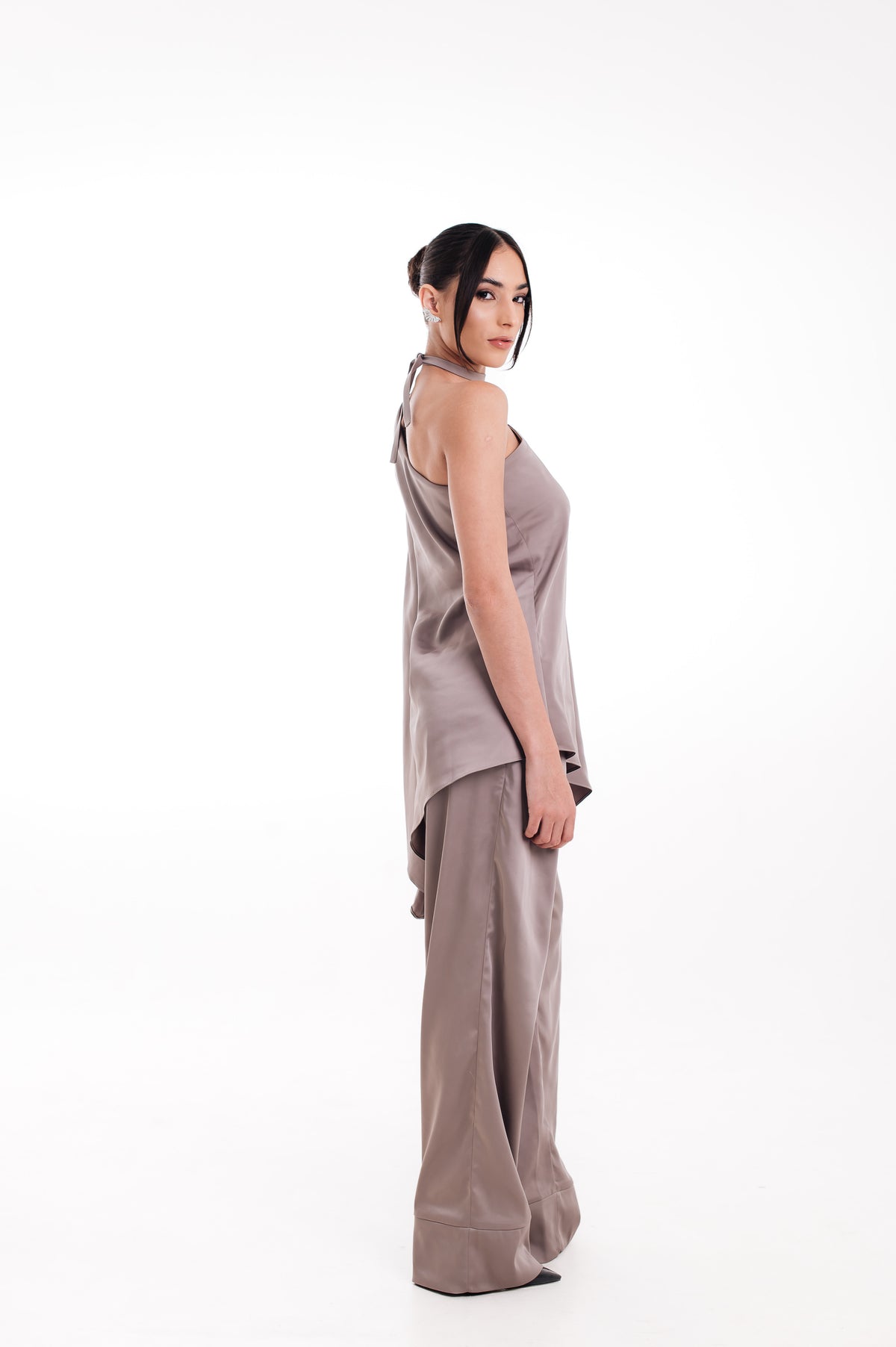Blusa Assimétrica Acetinada Lucy Cinza Ällie
