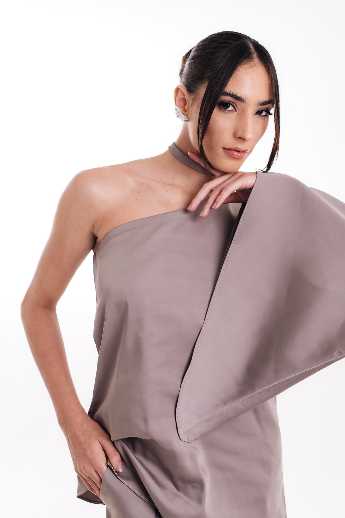 Blusa Assimétrica Acetinada Lucy Cinza Ällie