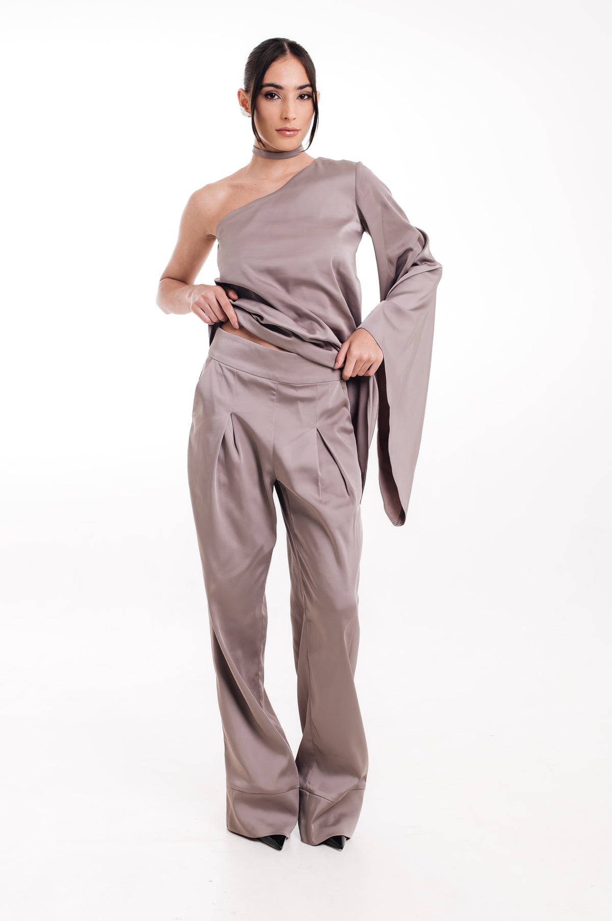 Blusa Assimétrica Acetinada Lucy Cinza Ällie