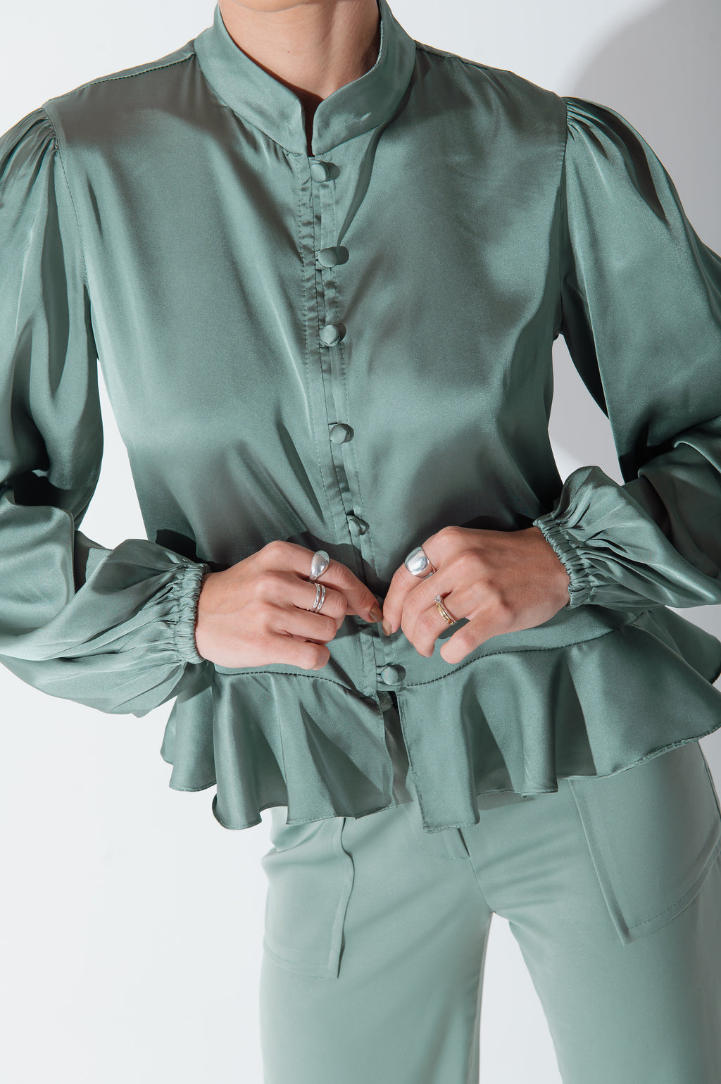 Camisa Acetinada Lisandra Verde Menta Saphir