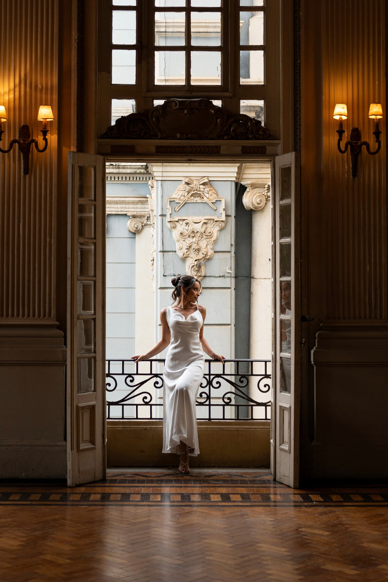 Vestido Longo Decote Degagê Júlia Off White Ällie - foto adicional 4