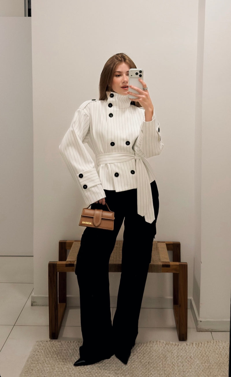 Trench Coat Alfaiataria Miranda Risca Off White Ällie - foto adicional 3