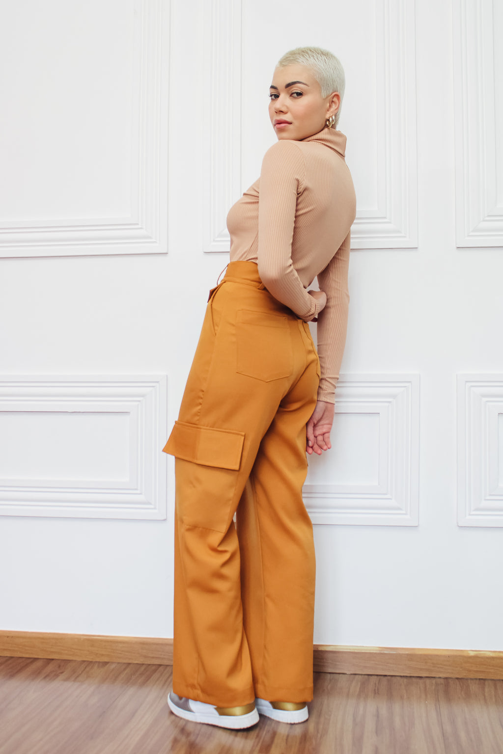 Calça Alfaiataria Cargo Pietra Caramelo