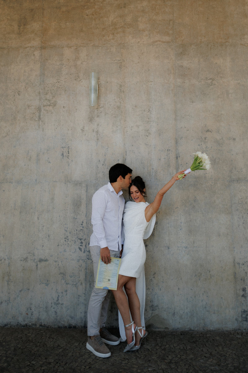 Vestido De Noiva Capa Assimétrica Nathalia Off White Ällie - foto adicional 3