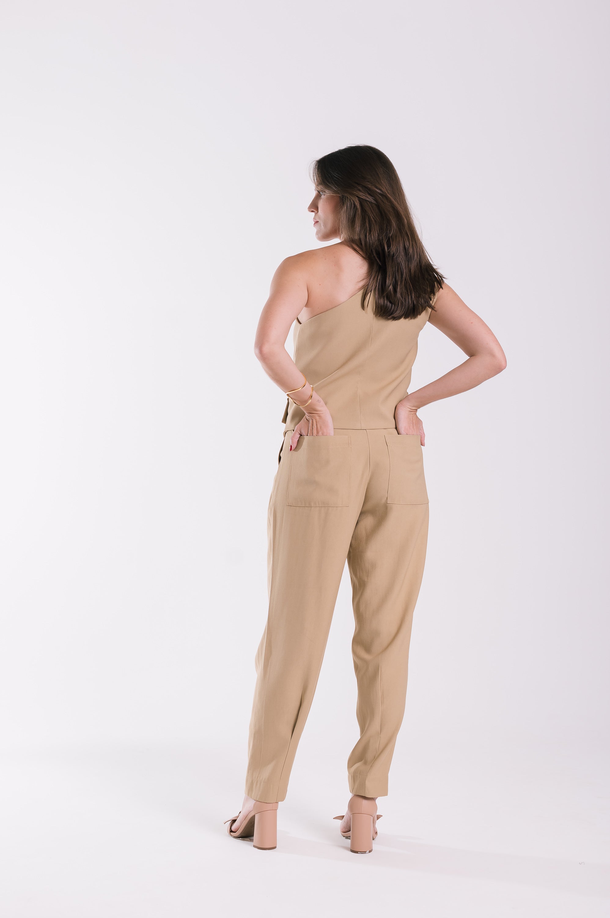Calça Cenoura Cleo Camel