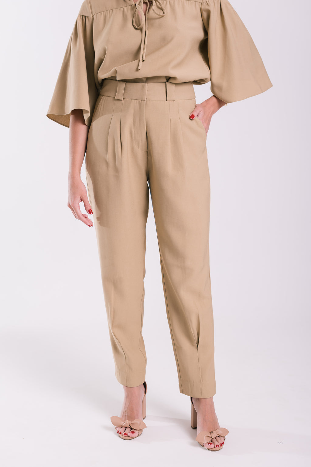 Calça Cenoura Cleo Camel