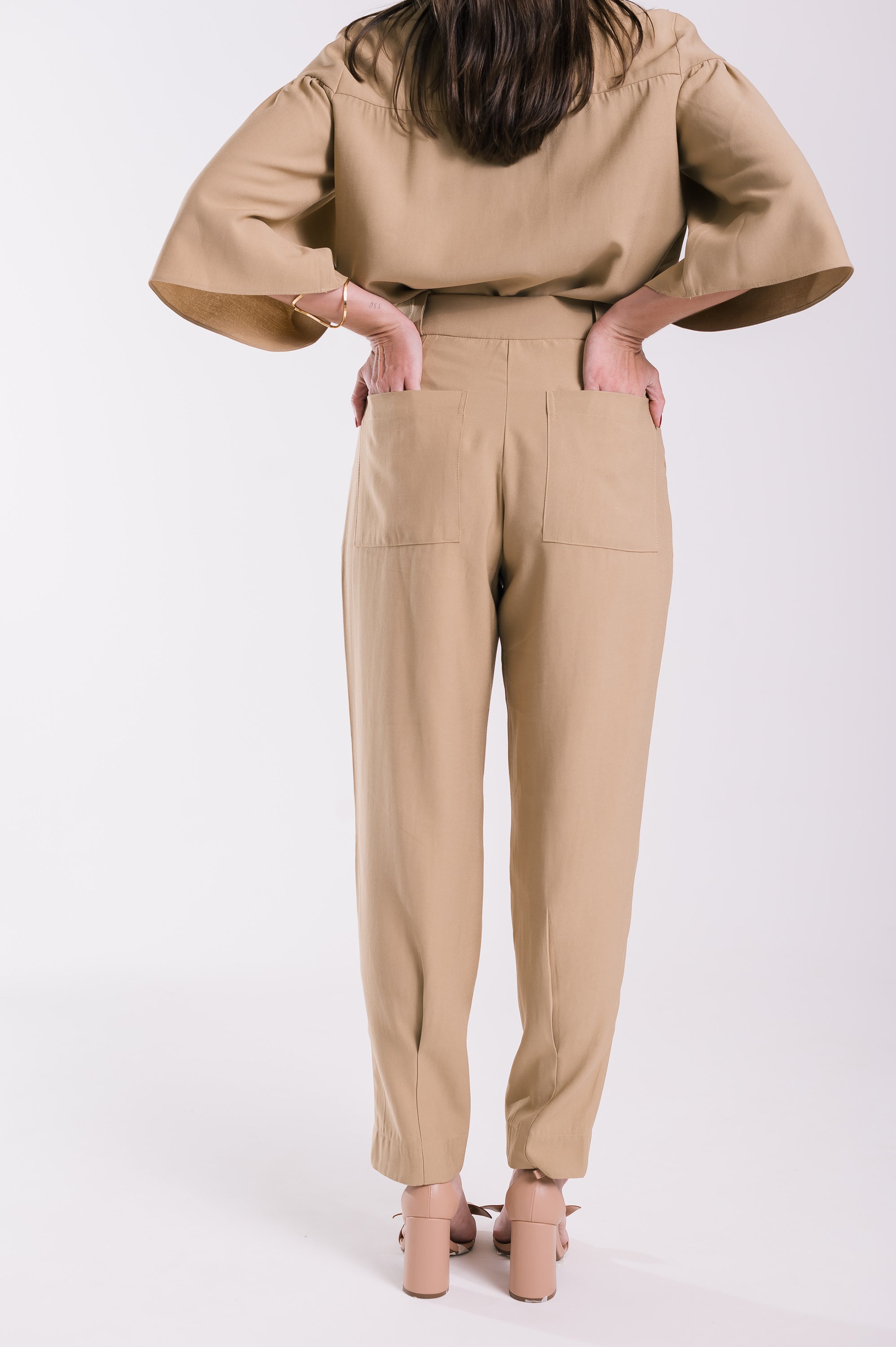 Calça Cenoura Cleo Camel