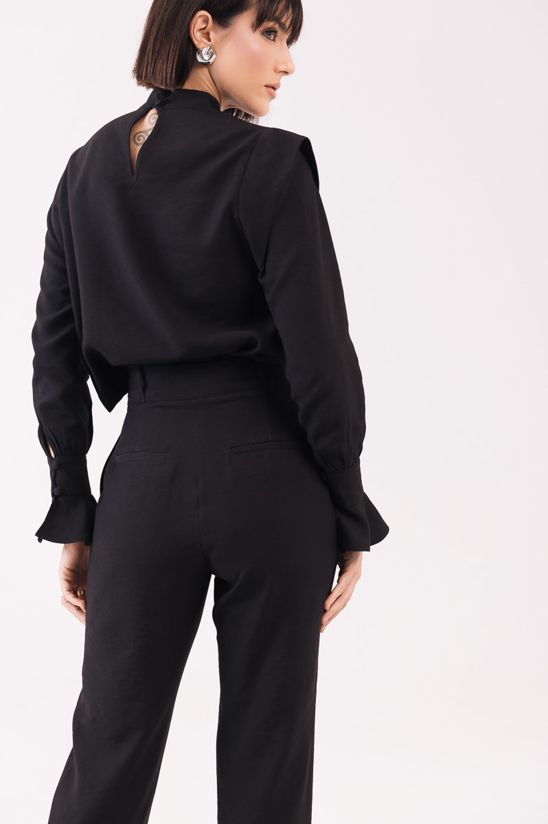 Blusa Alfaiataria Ombreira Cíntia Preta Ällie
