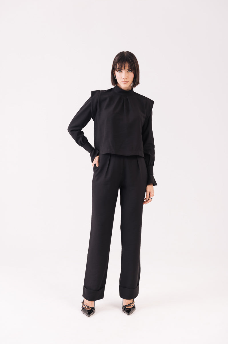 Blusa Alfaiataria Ombreira Cíntia Preta Ällie
