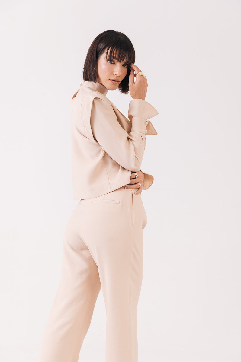 Blusa Alfaiataria Ombreira Cíntia Creme Ällie