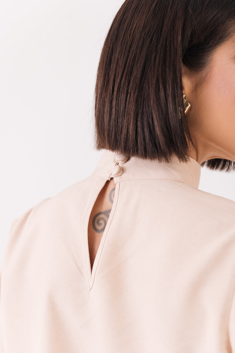 Blusa Alfaiataria Ombreira Cíntia Creme Ällie