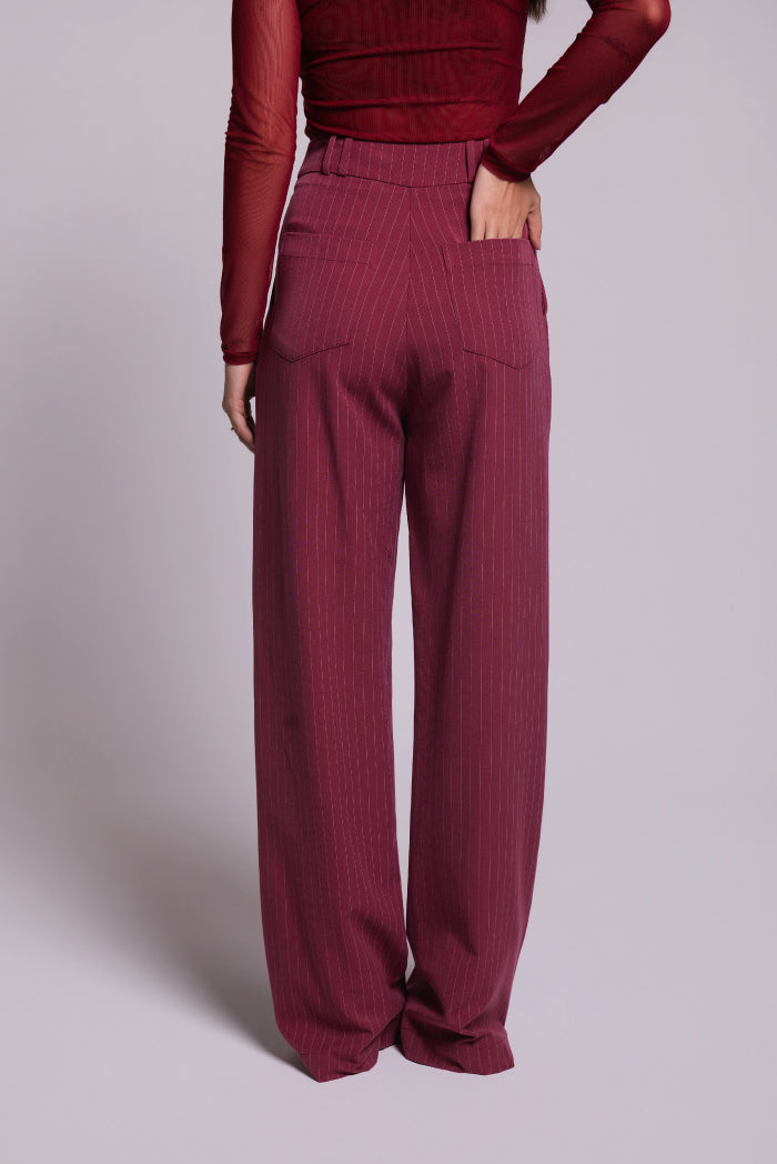 Calça Pantalona Cecília Risca de Giz Marsala