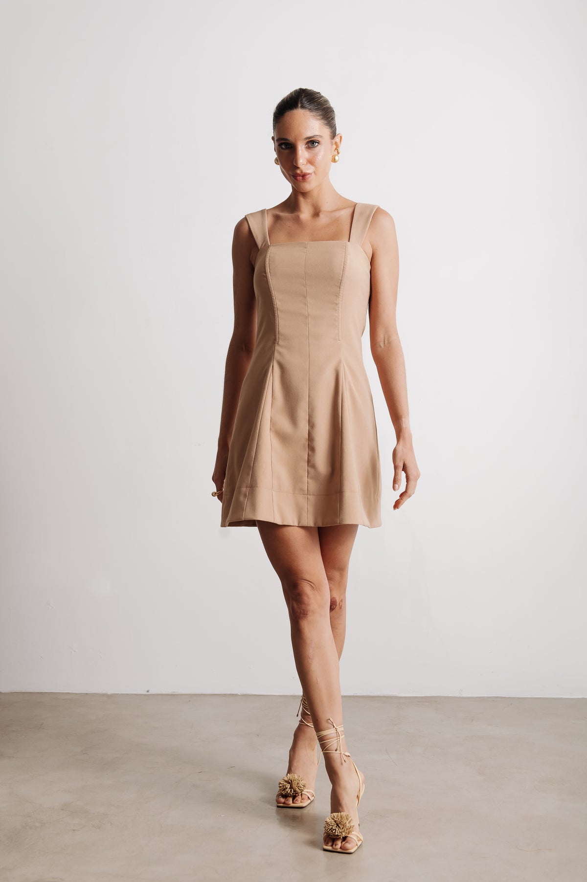 Vestido Evasê Alfaiataria Taliany Caqui Ällie