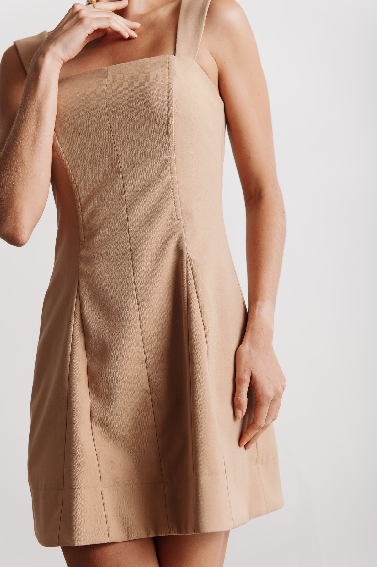 Vestido Evasê Alfaiataria Taliany Caqui Ällie