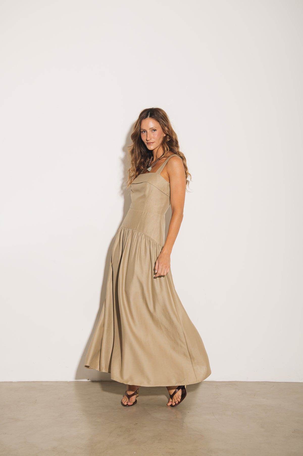Vestido Maxi Midi Débora Areia Ällie