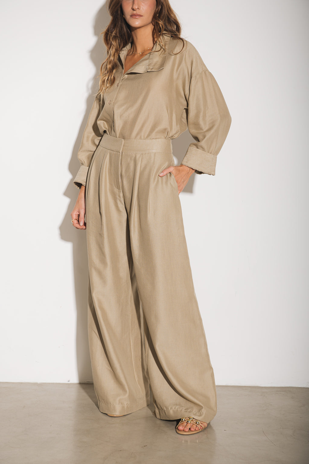 Calça Pantalona Alfaiataria Clementine Areia Ällie