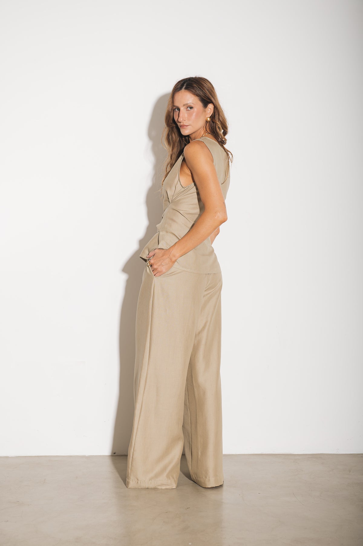 Calça Pantalona Alfaiataria Clementine Areia Ällie